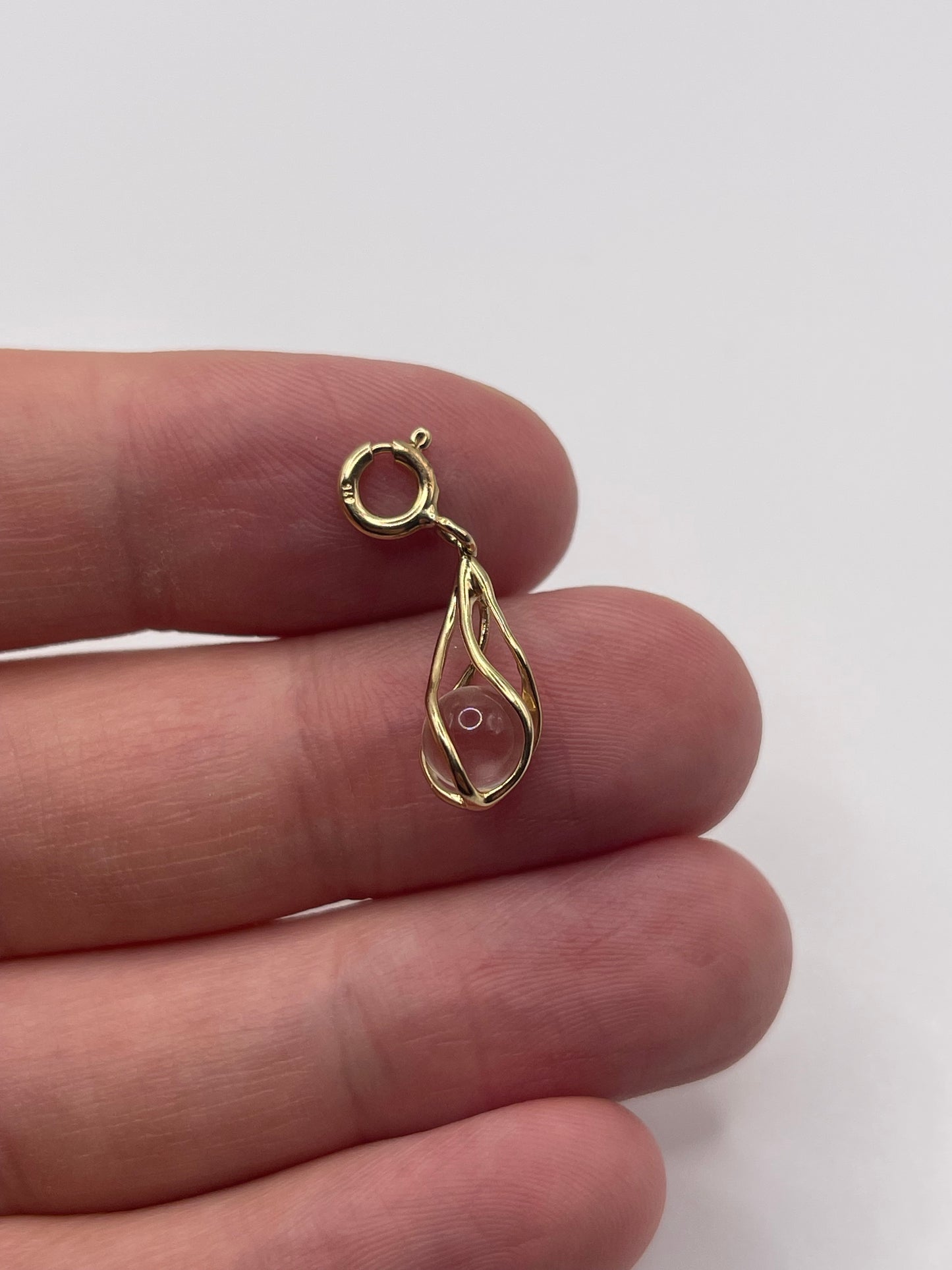 9ct gold crystal pendant