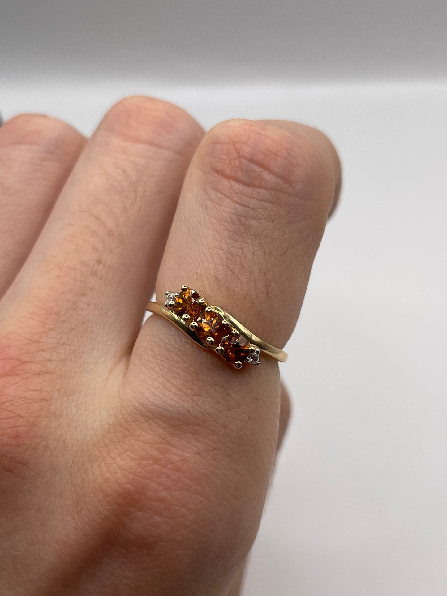 9ct gold zircon ring