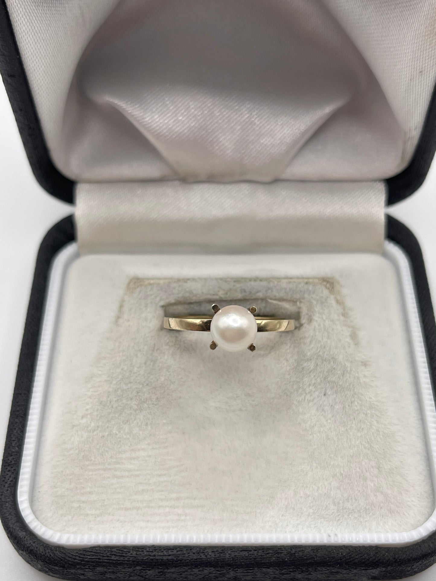 9ct gold pearl ring