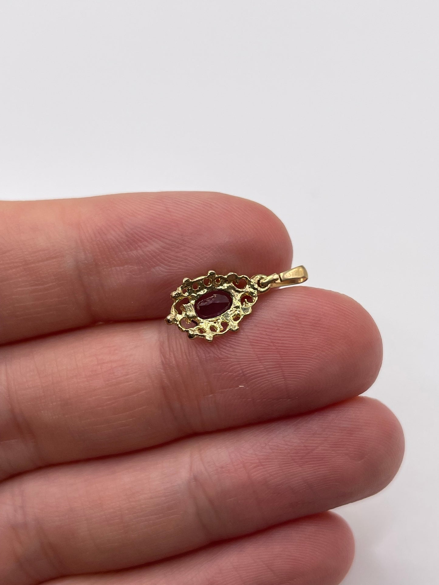 9ct gold amethyst pendant