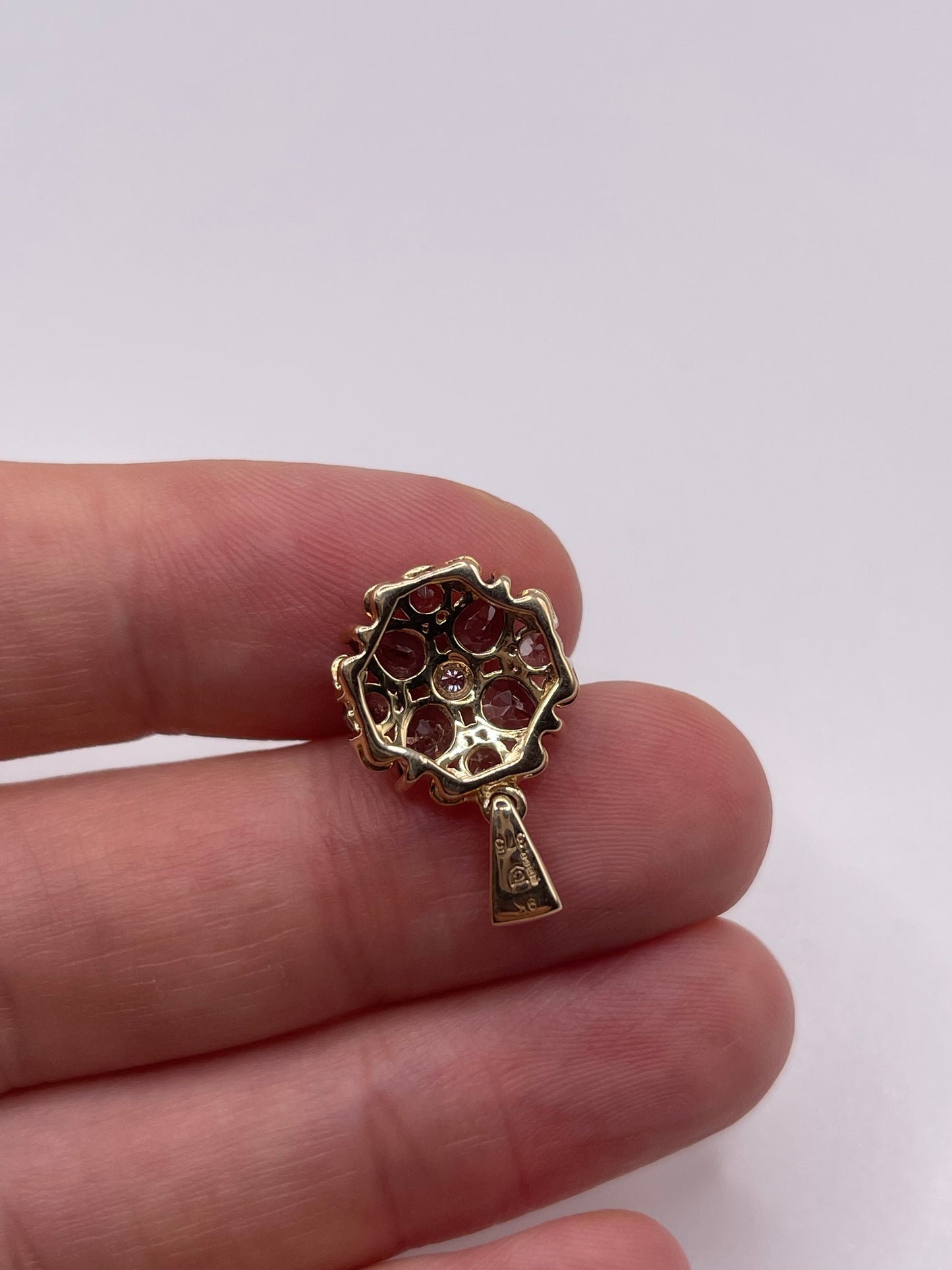 9ct gold quartz pendant