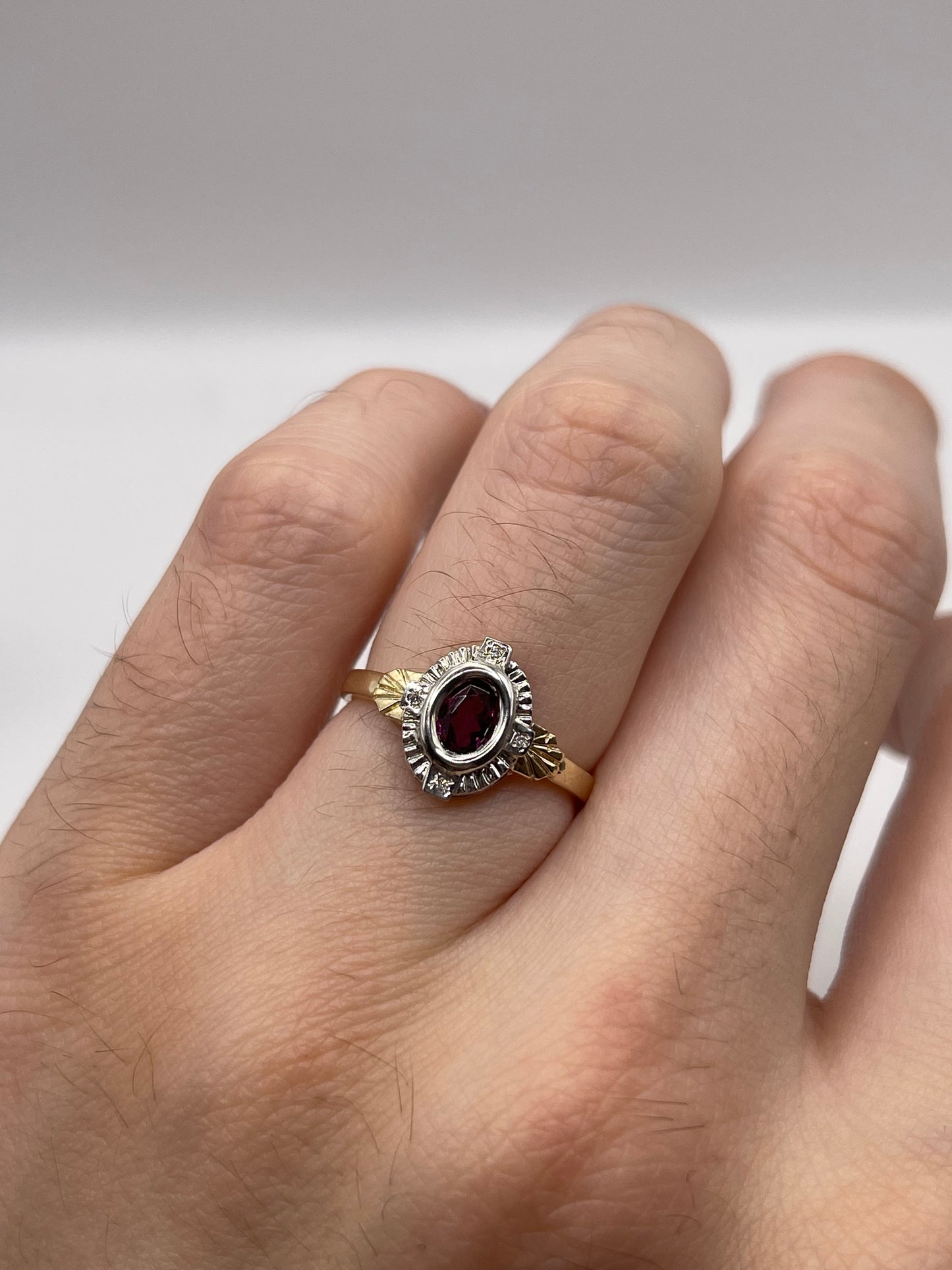 9ct gold garnet and diamond ring