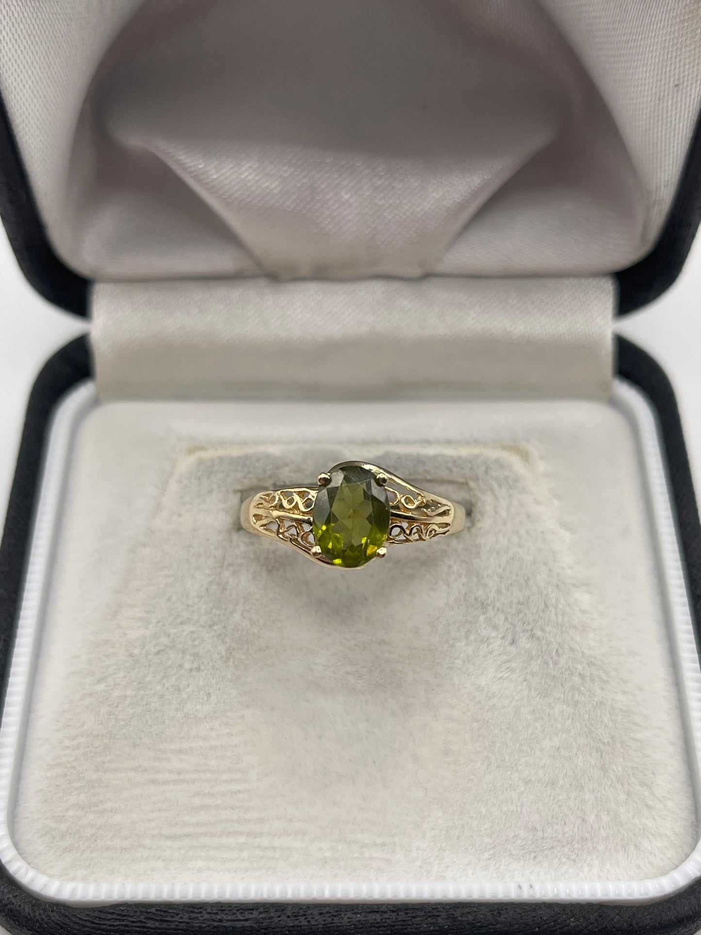 9ct gold quartz ring
