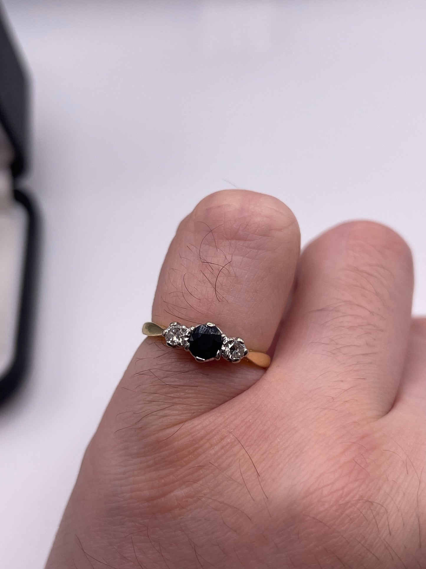 18ct gold sapphire and diamond ring