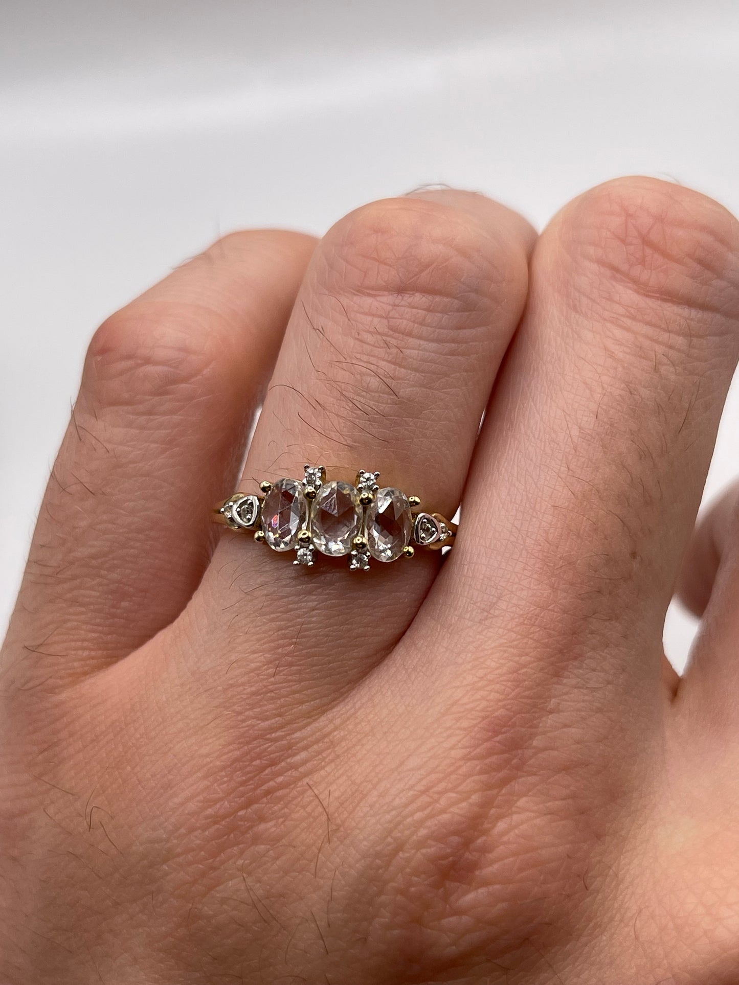 9ct gold zircon ring