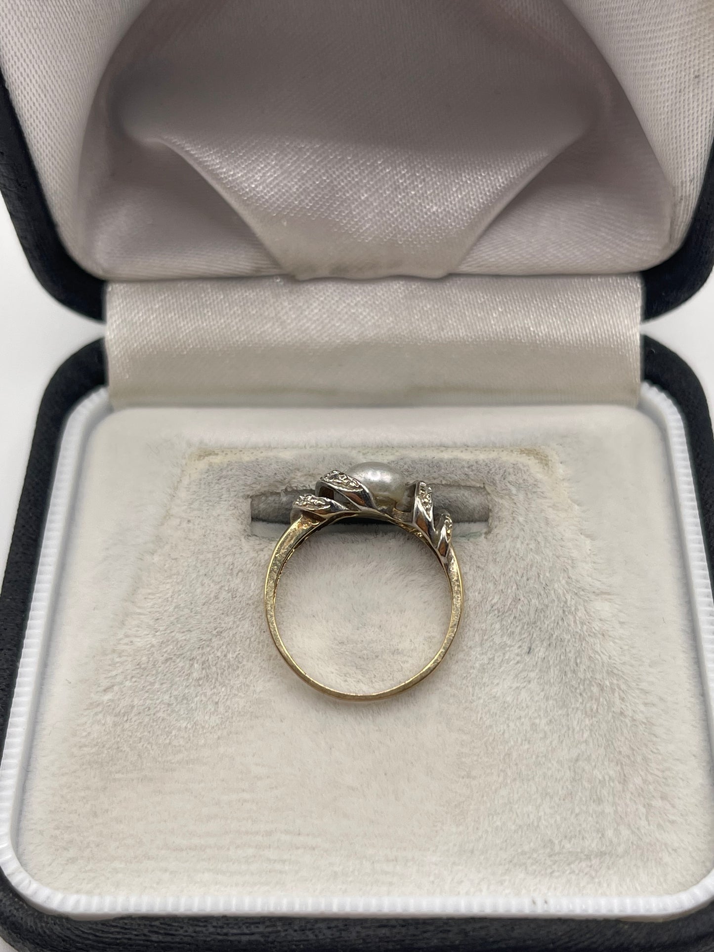 9ct gold pearl and diamond ring