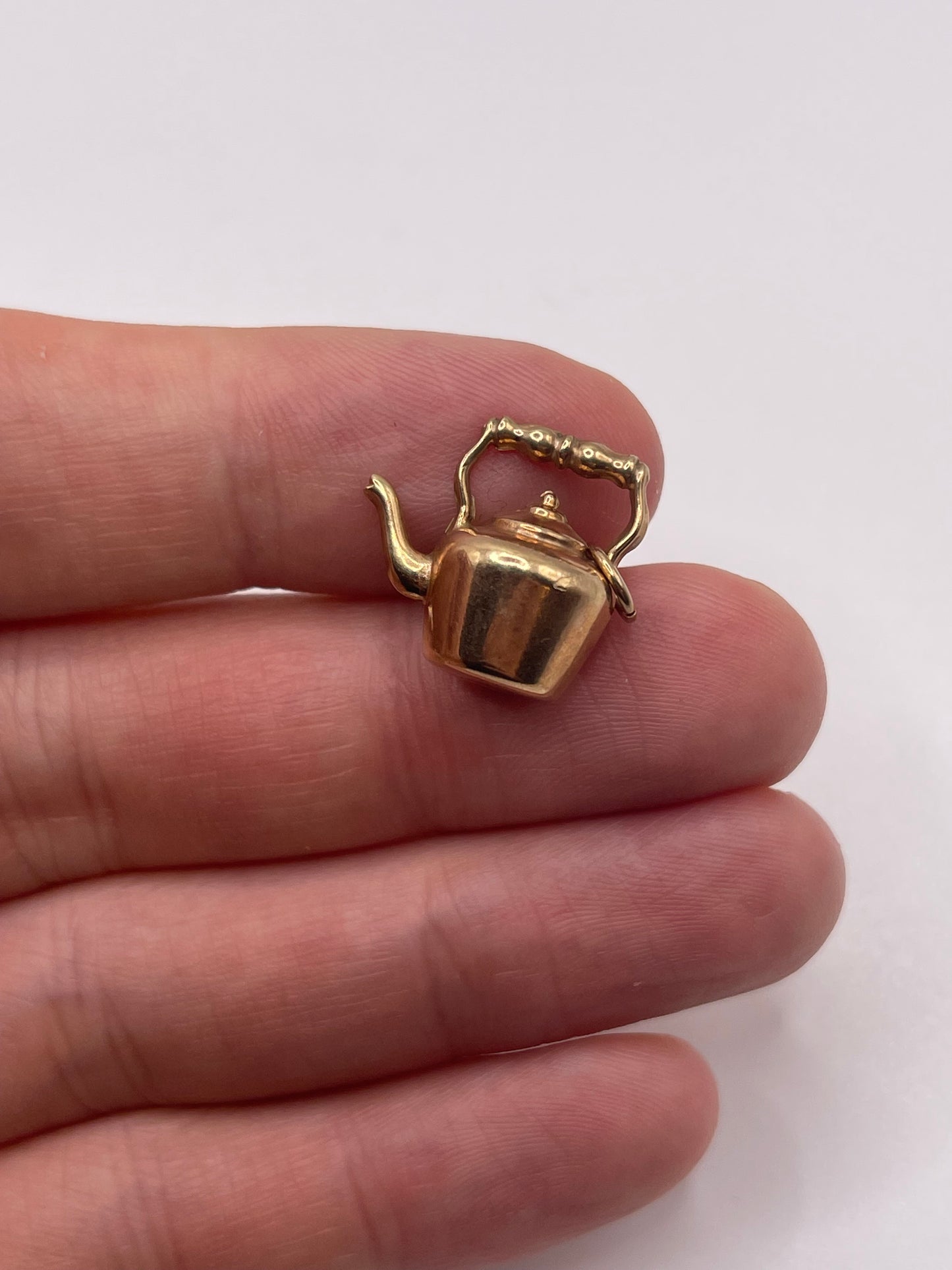 9ct gold kettle charm