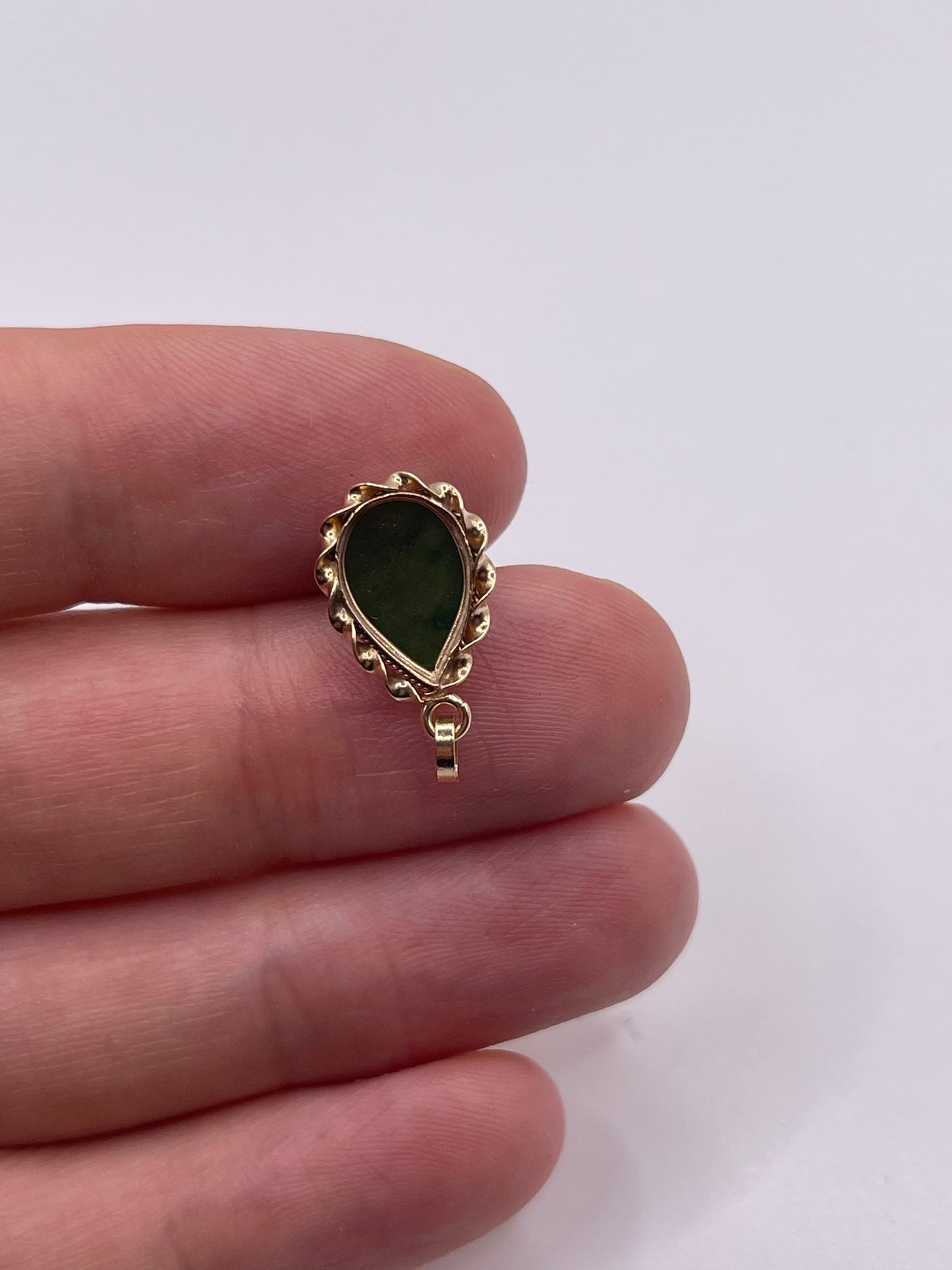 9ct gold jade pendant