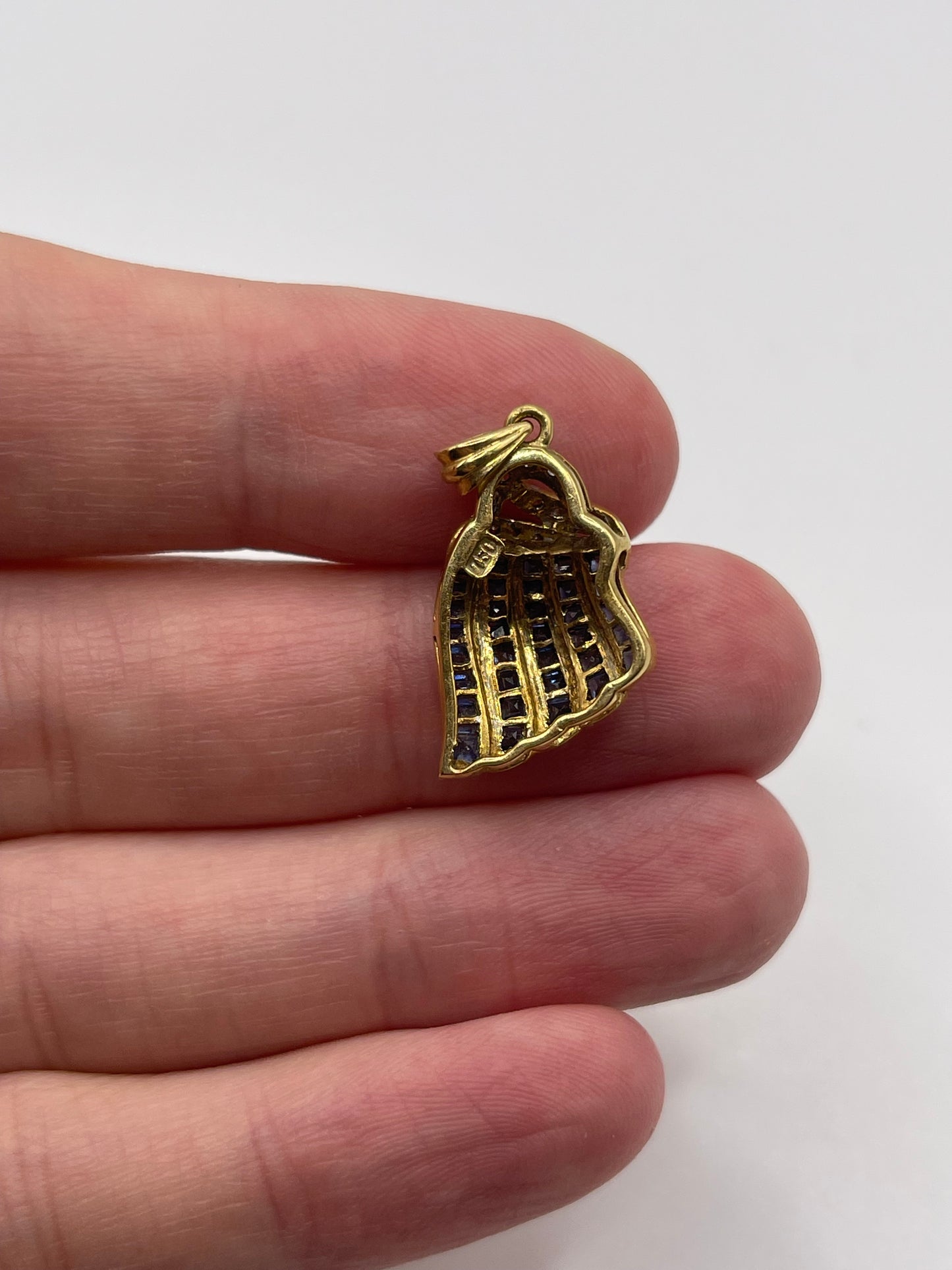 18ct gold sapphire and diamond pendant