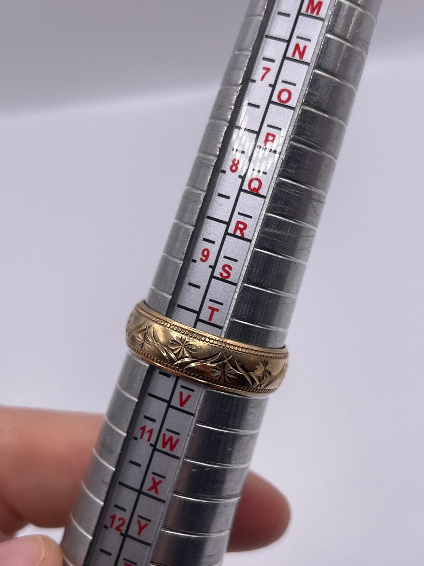 9ct gold patterned band