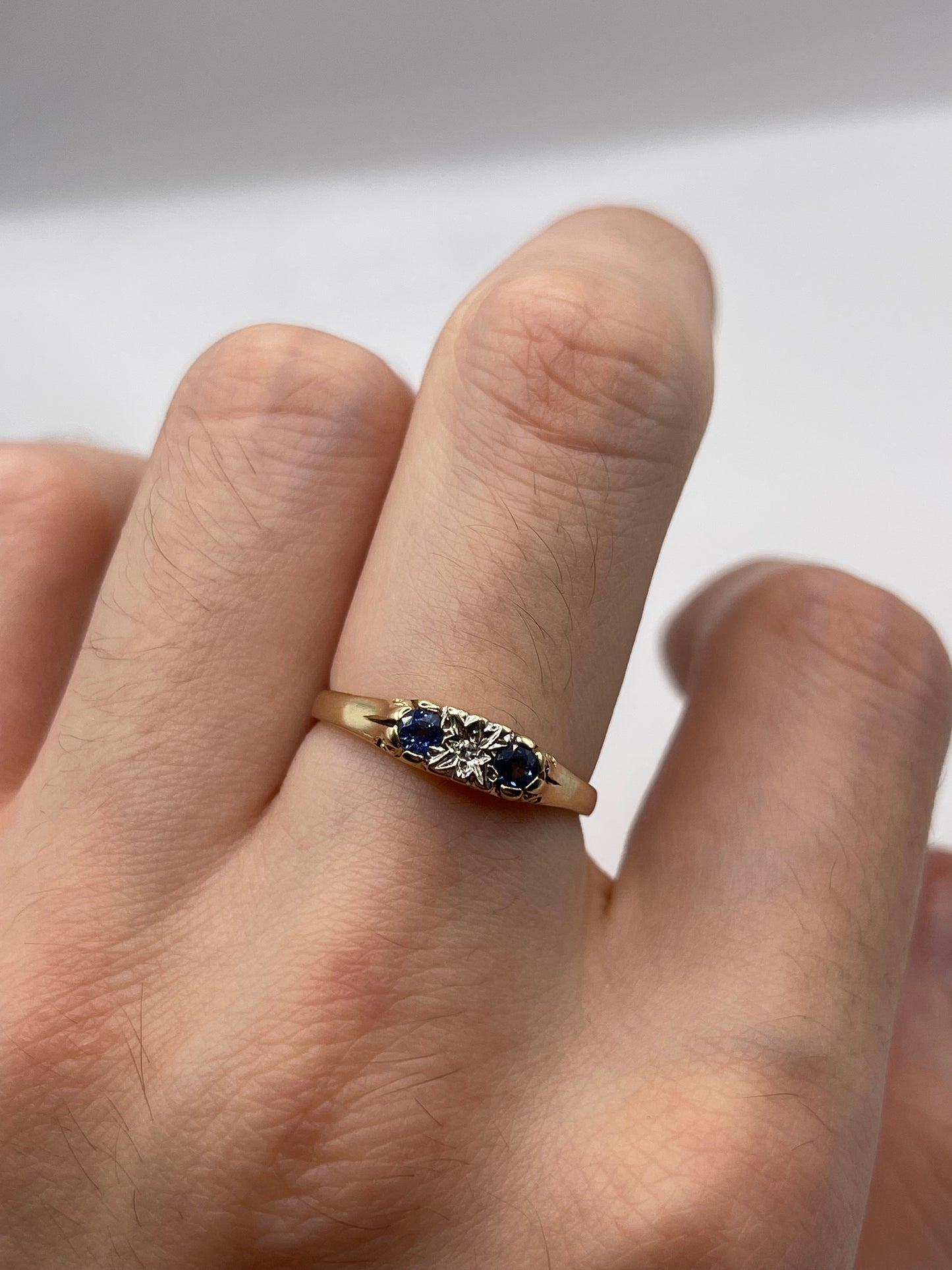 9ct gold sapphire and diamond ring