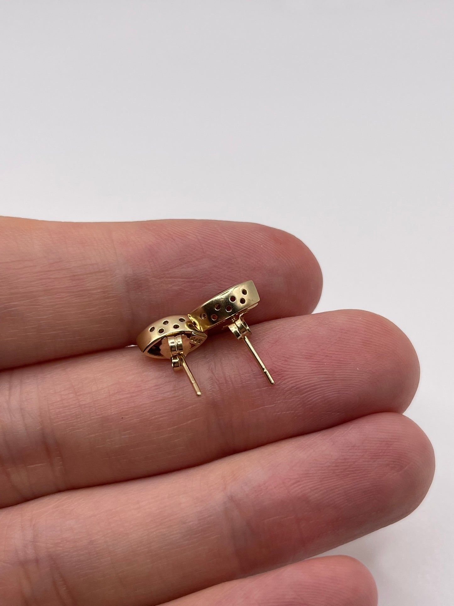9ct gold garnet earrings