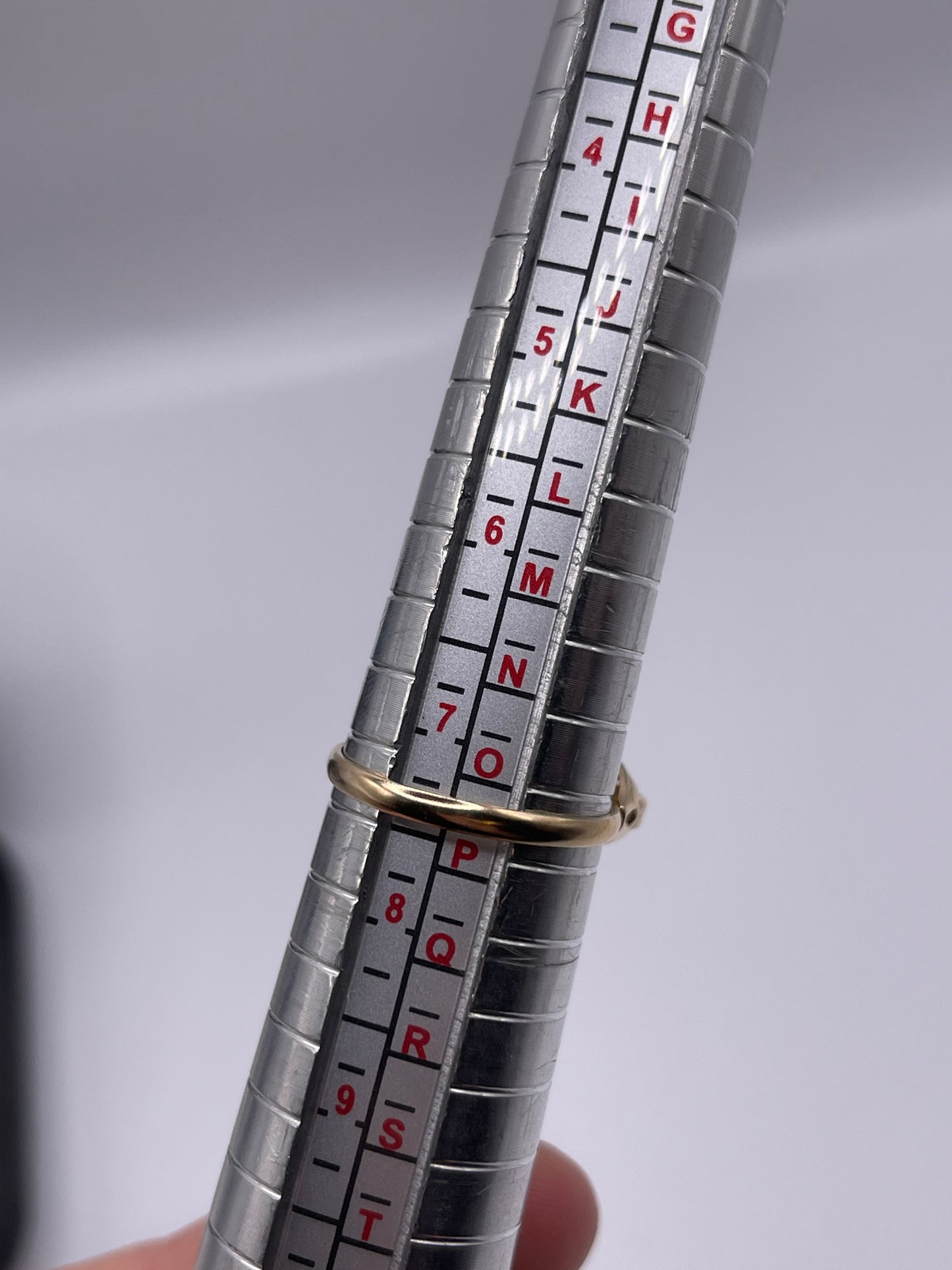 9ct gold synthetic spinel ring