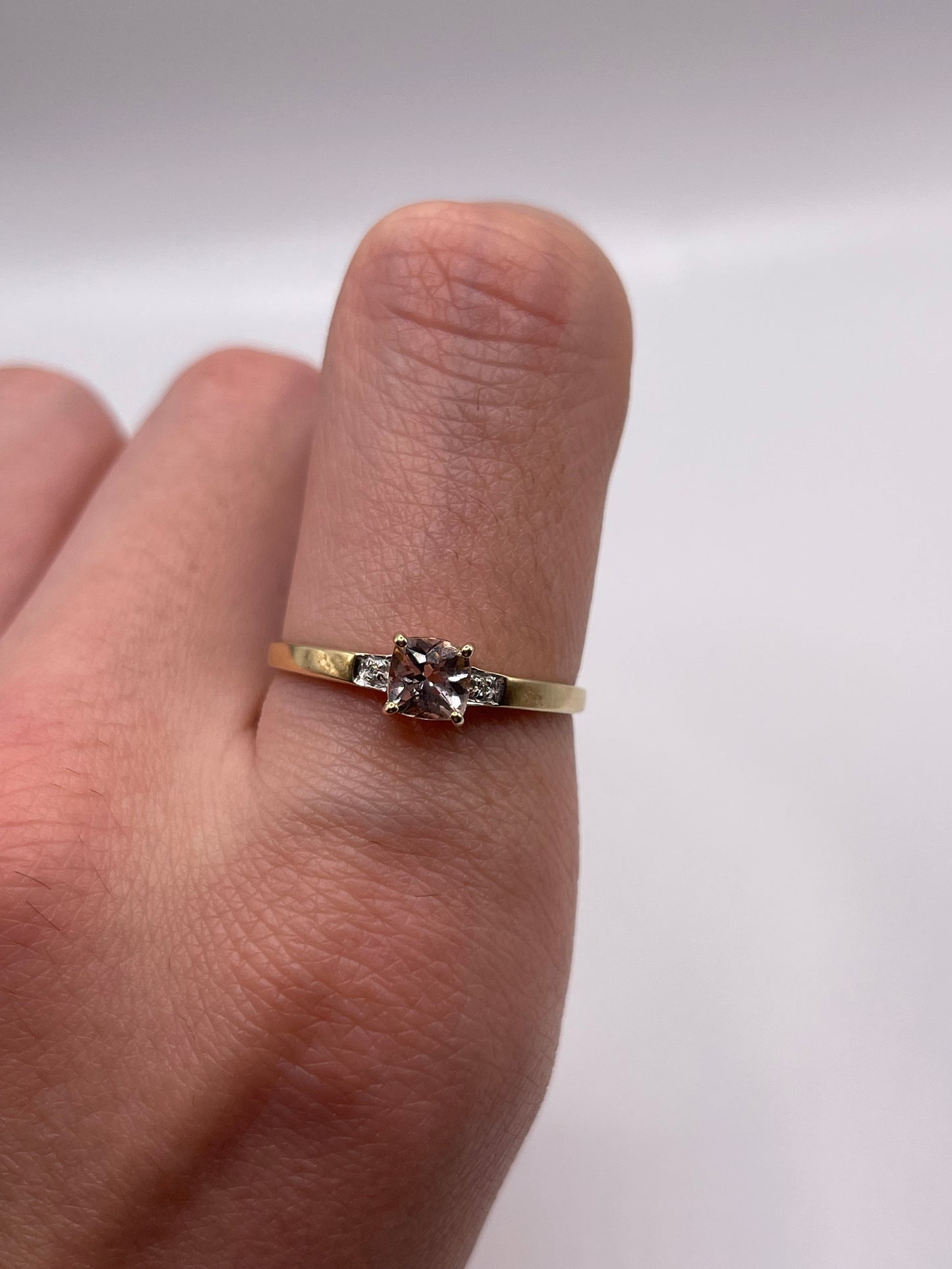 9ct gold morganite and diamond ring