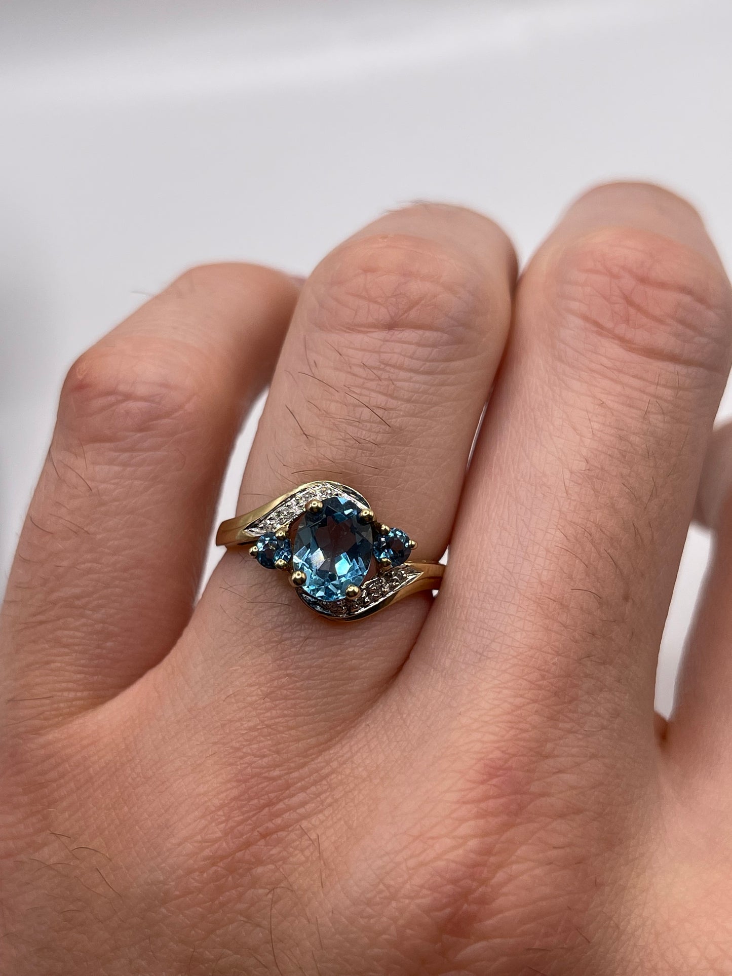 9ct gold topaz and diamond ring