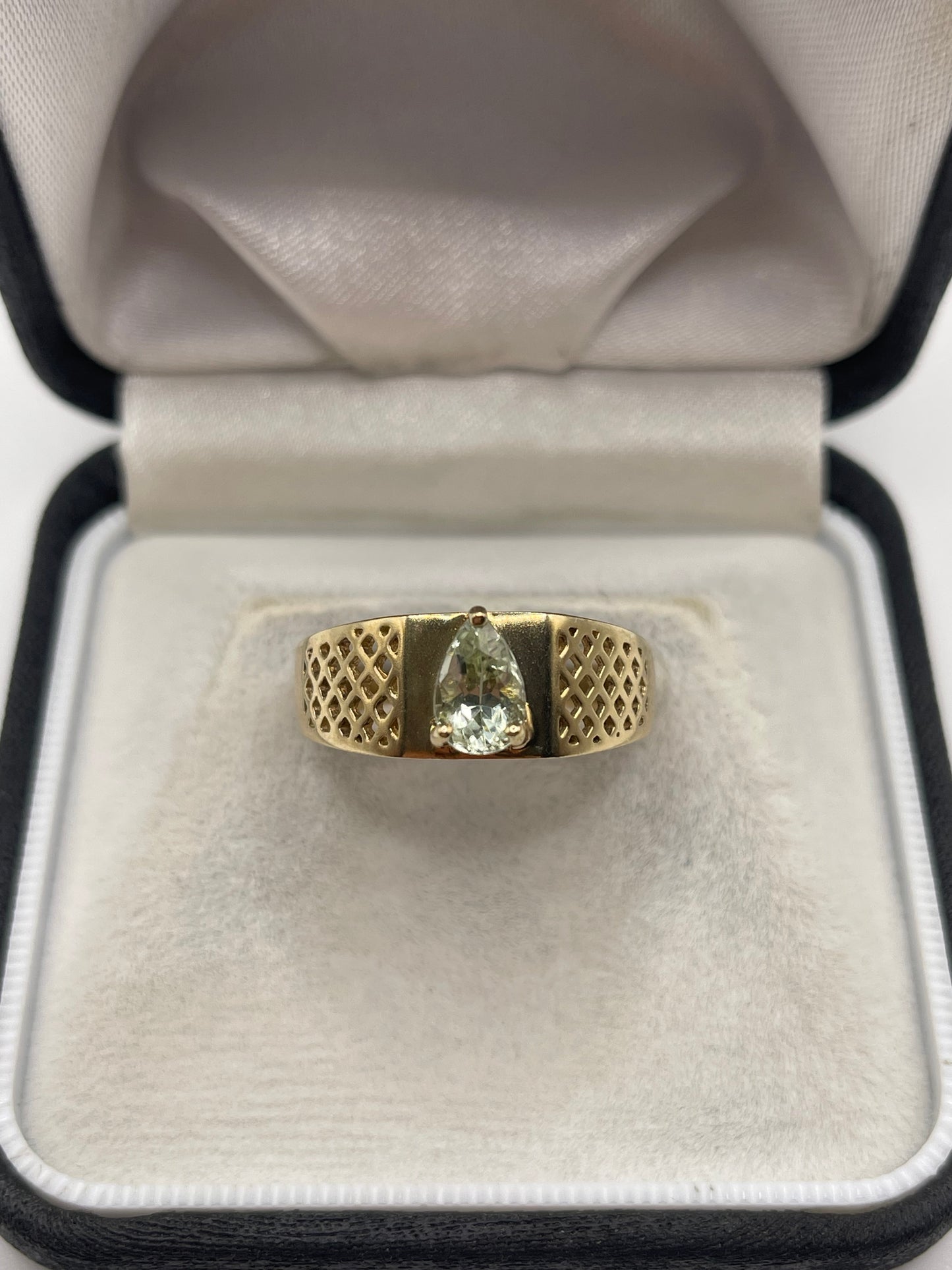 9ct gold quartz ring