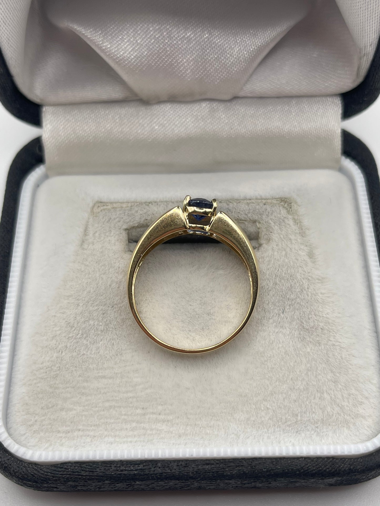 9ct gold kyanite ring