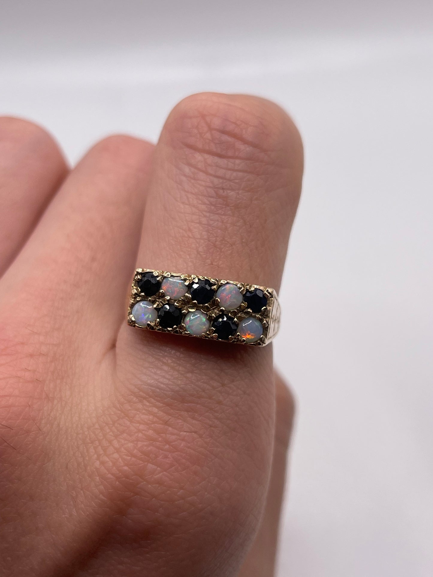 9ct gold sapphire and opal ring