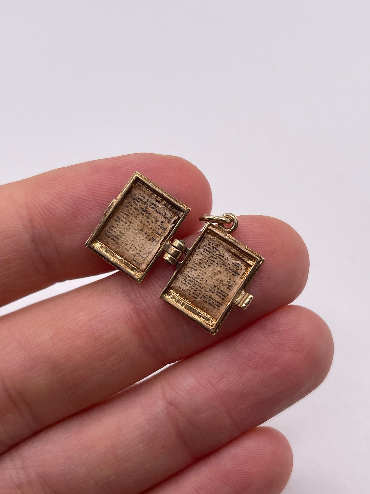 9ct gold Bible charm