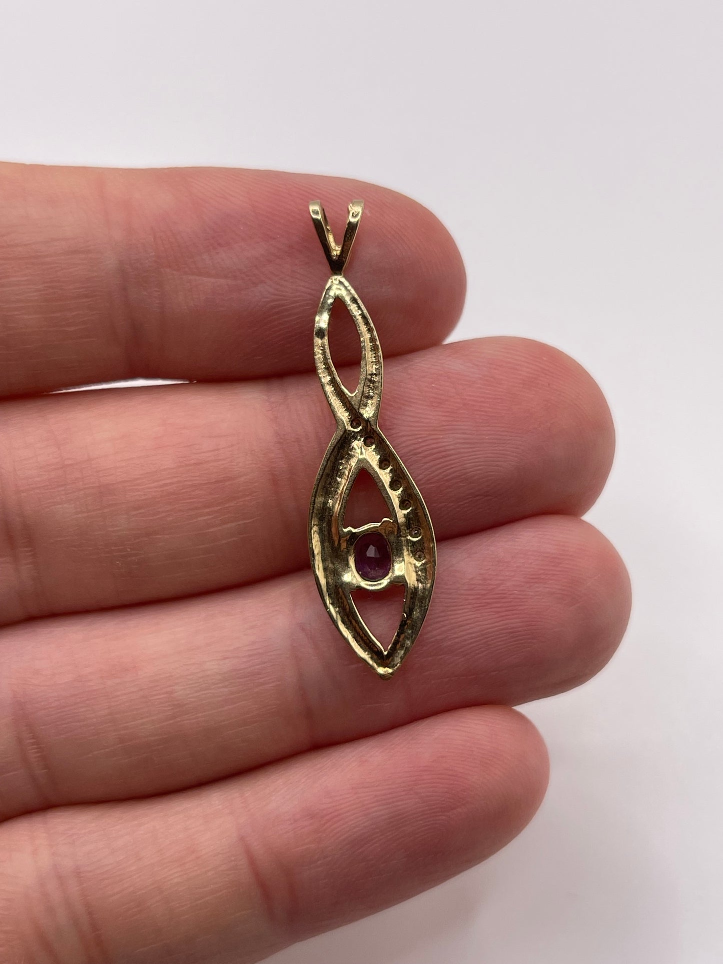 9ct gold amethyst and diamond pendant