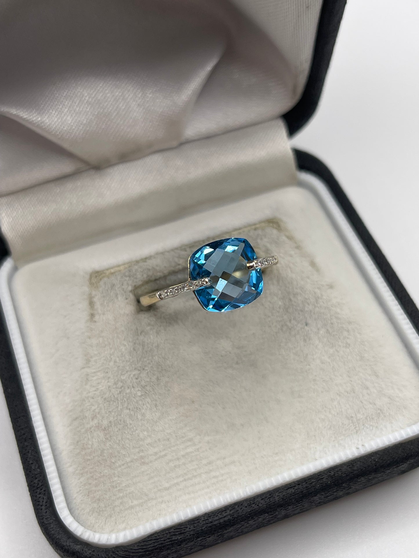 9ct gold topaz and diamond ring