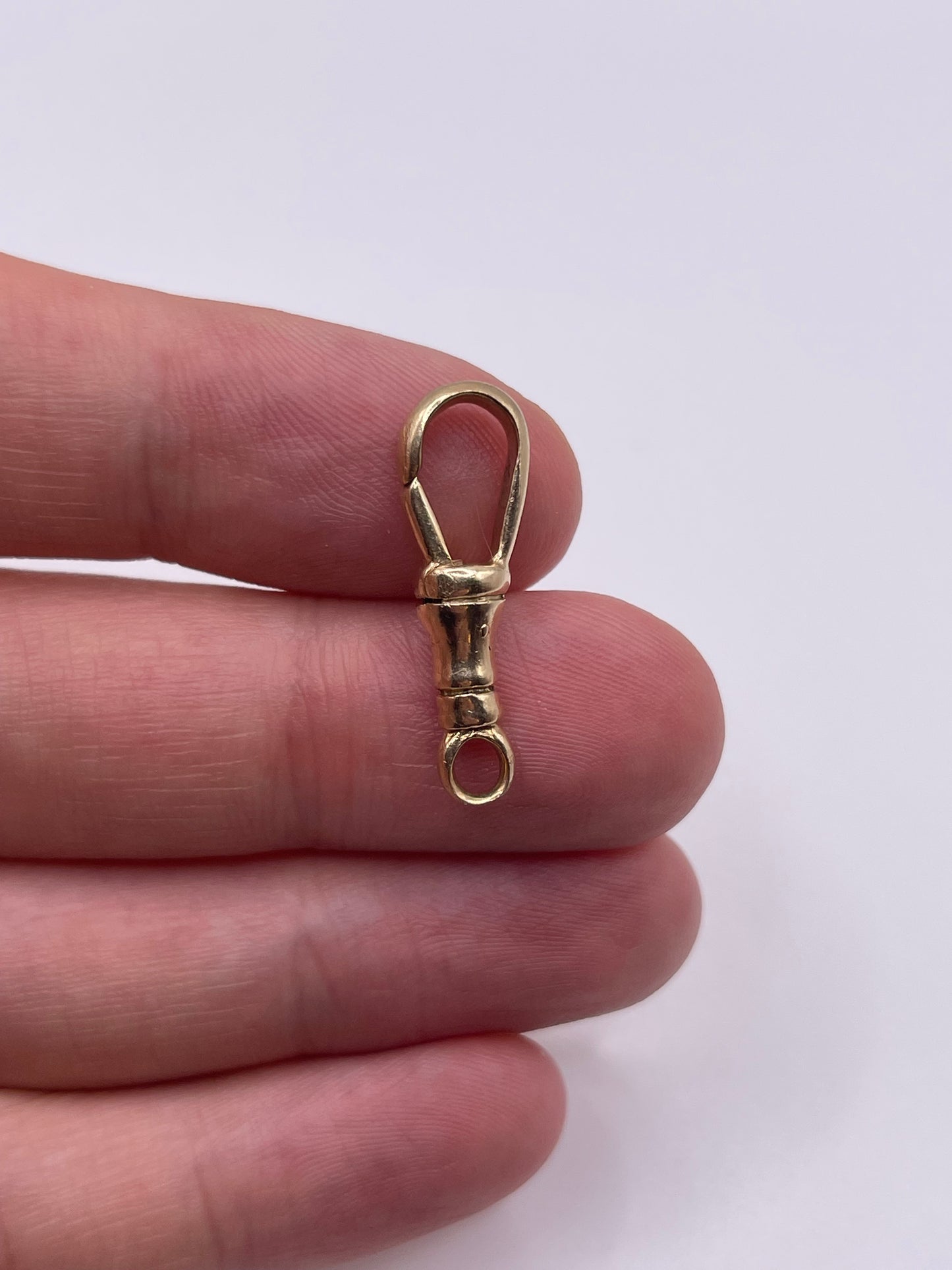 9ct gold dog clip A