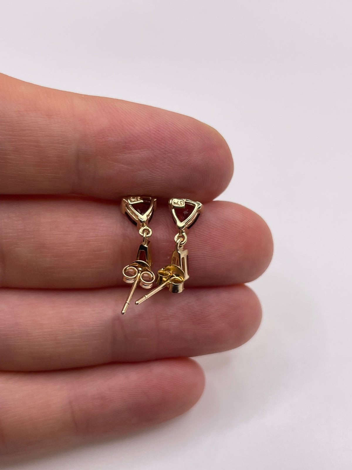 9ct gold garnet earrings