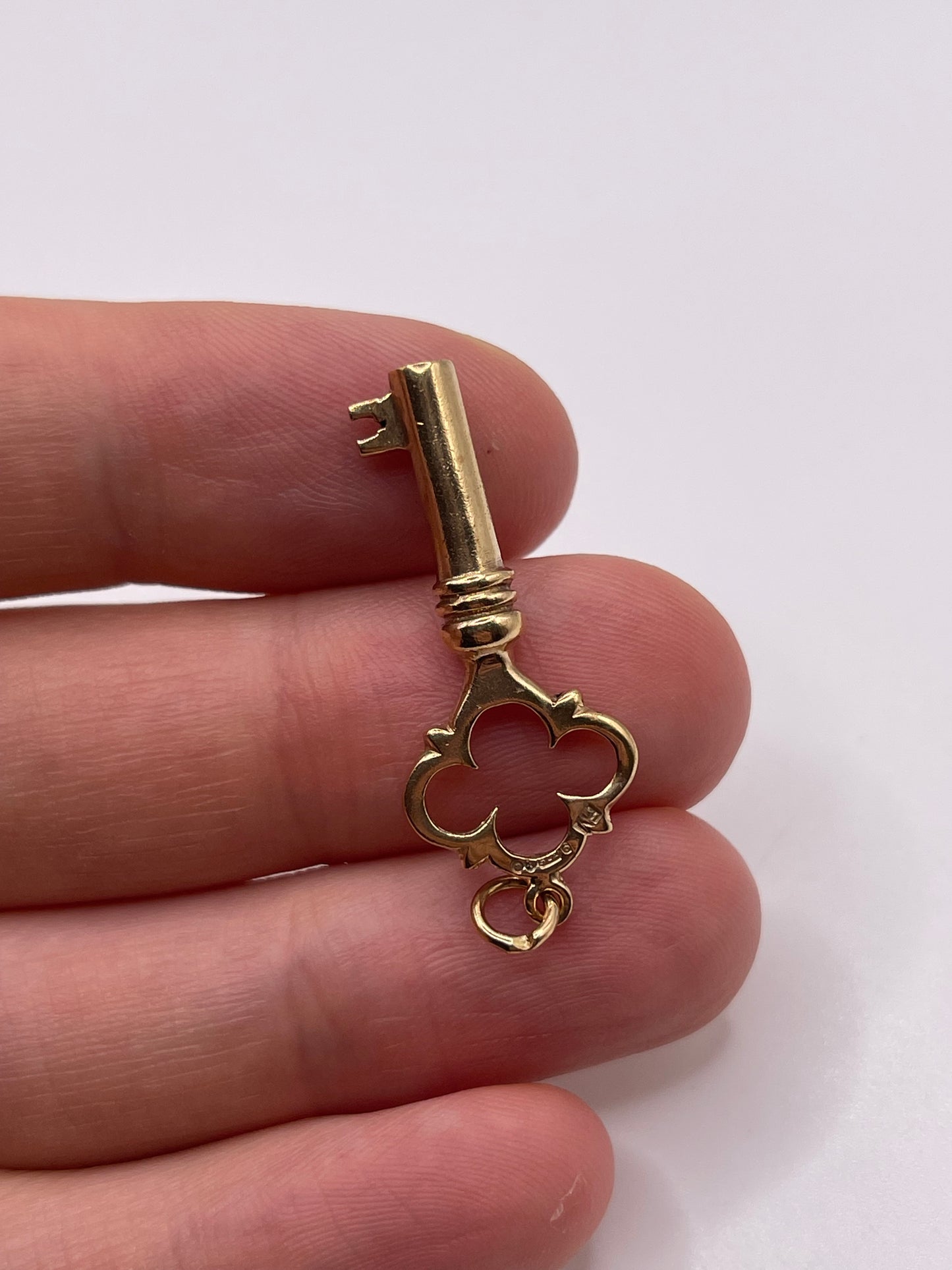 9ct gold key pendant