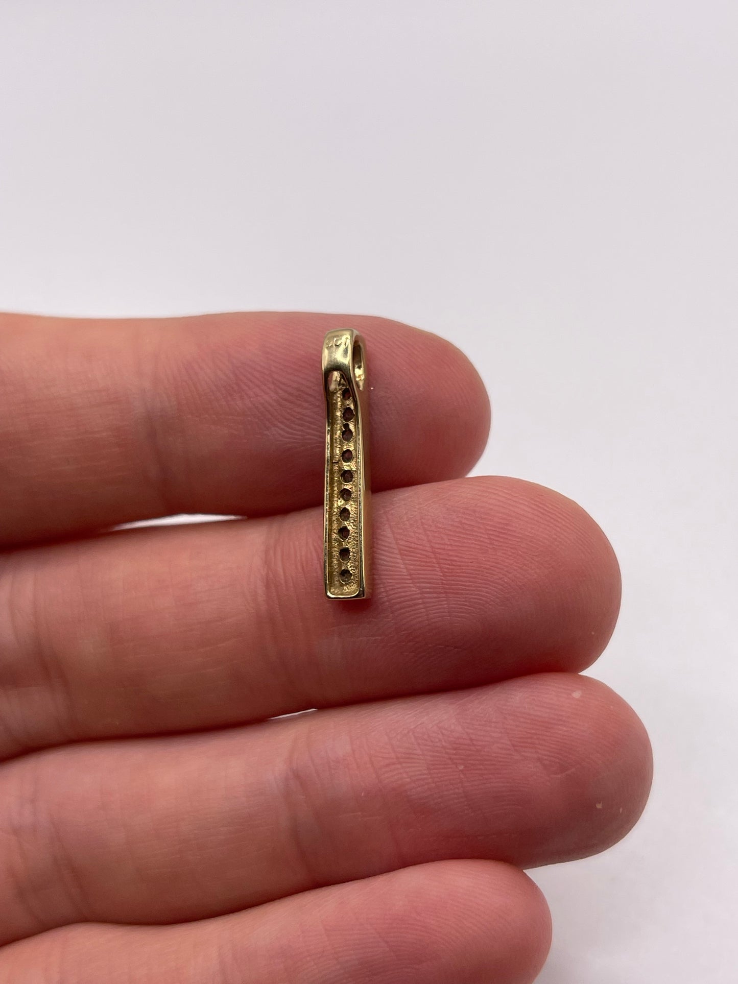 9ct gold diamond pendant