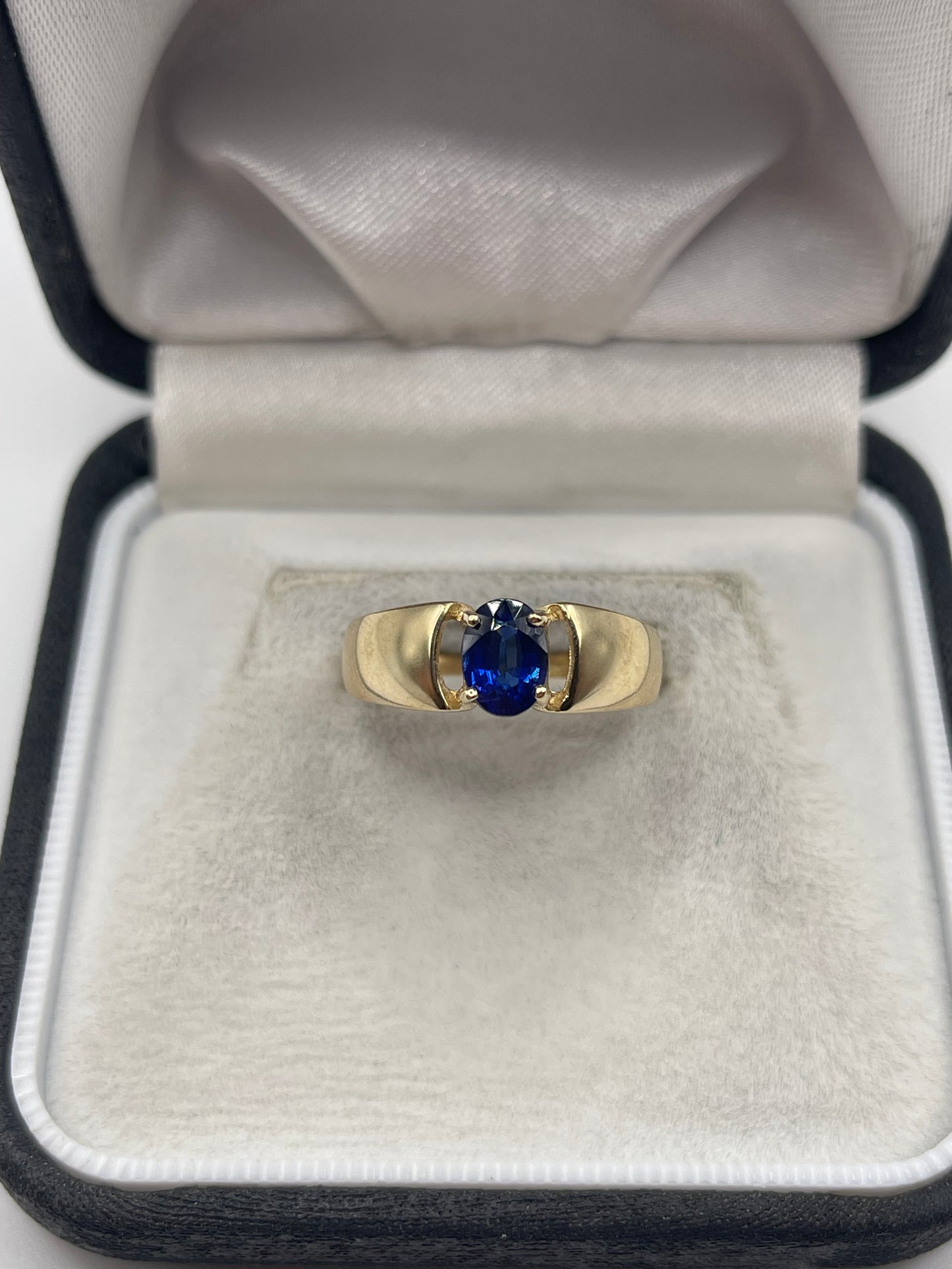 9ct gold kyanite ring