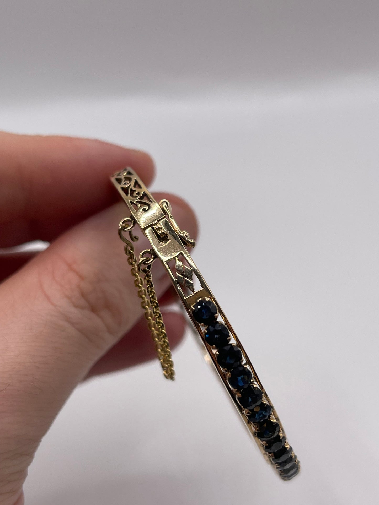 14ct gold sapphire bangle