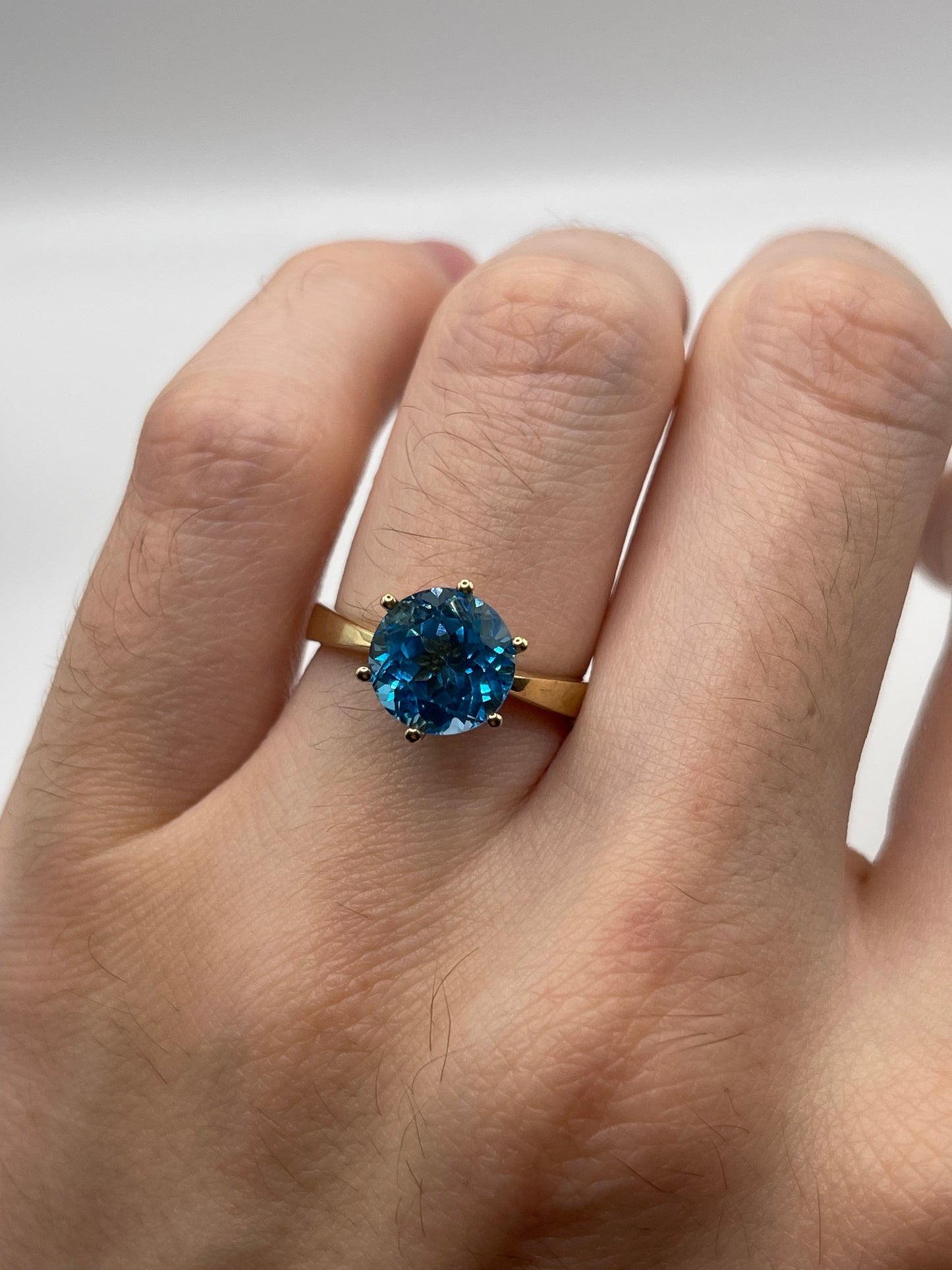 9ct gold blue topaz ring