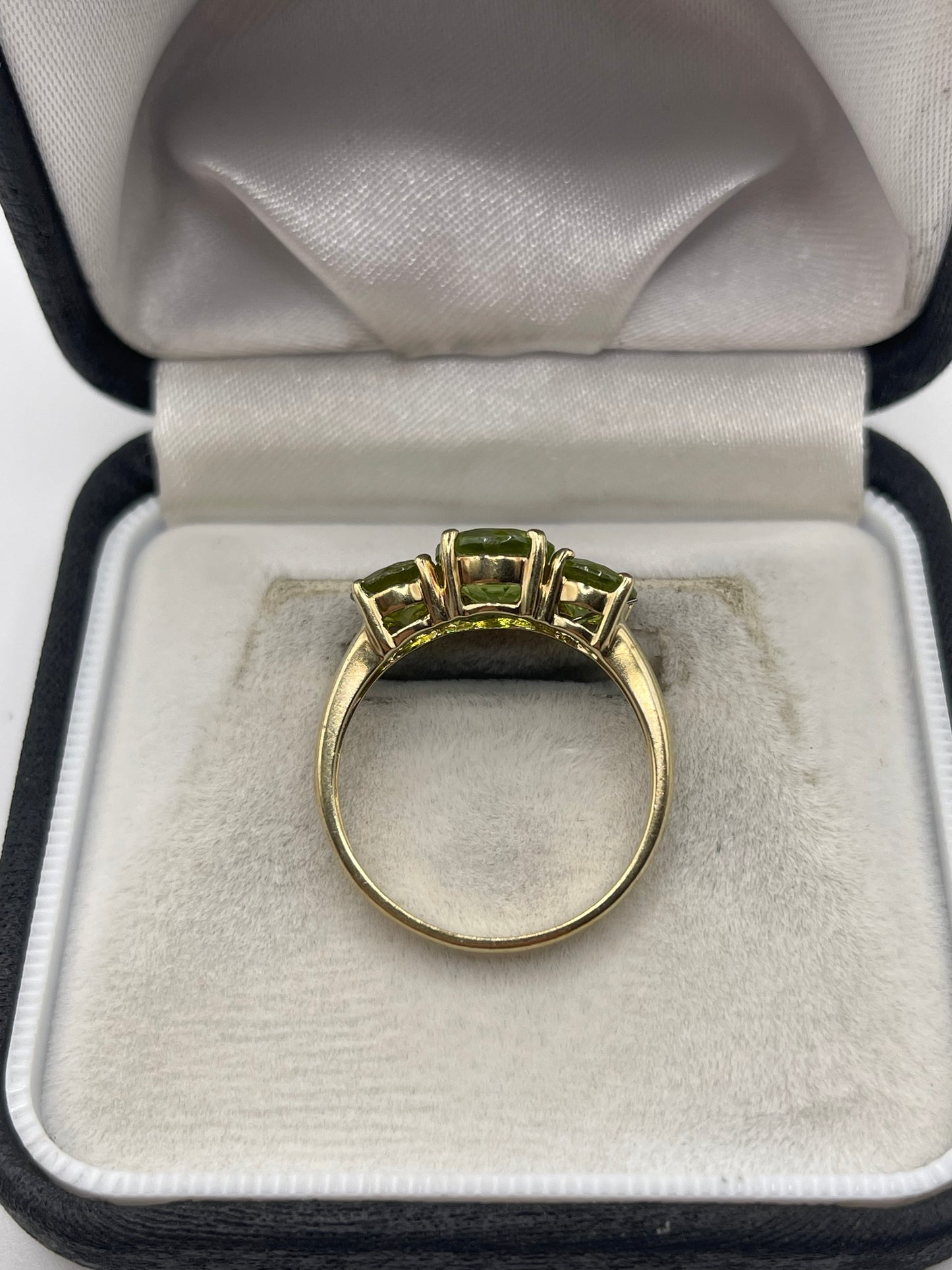 9ct gold peridot ring