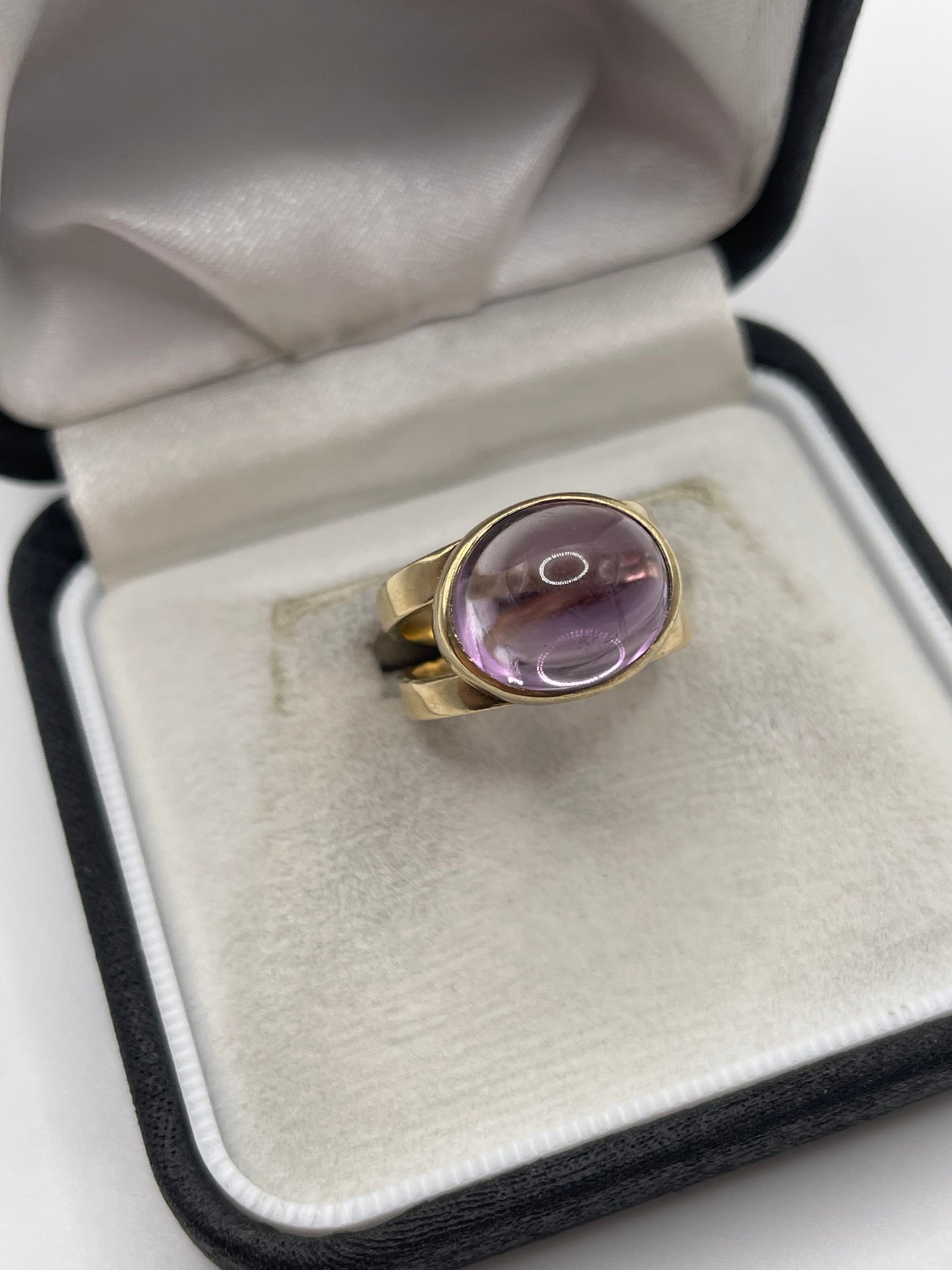 9ct gold cabochon amethyst ring