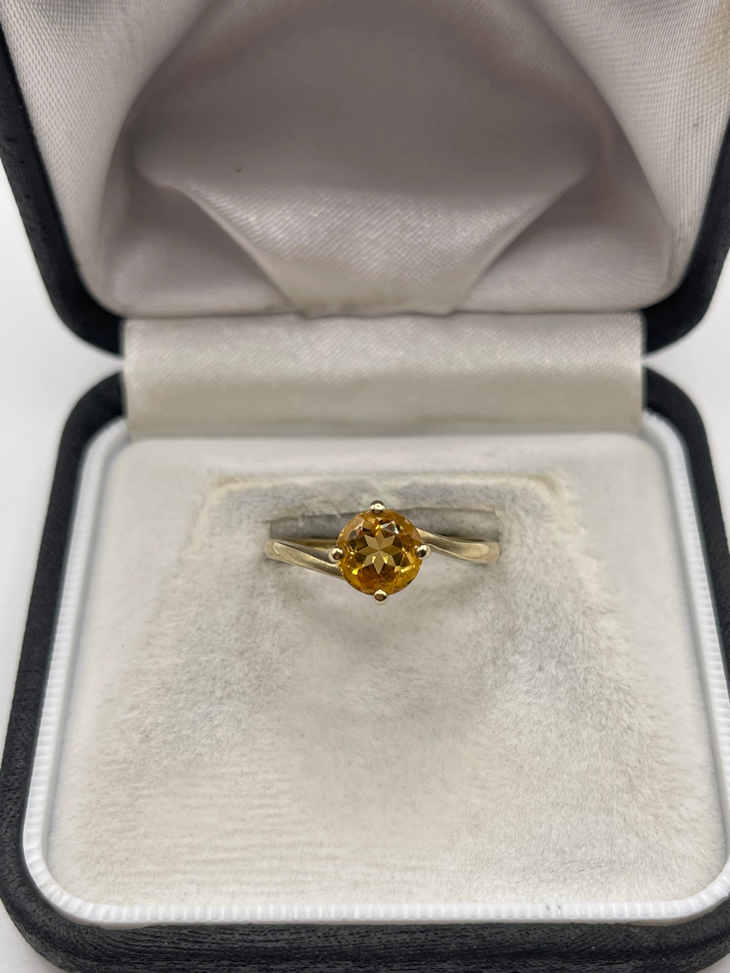 9ct gold citrine ring