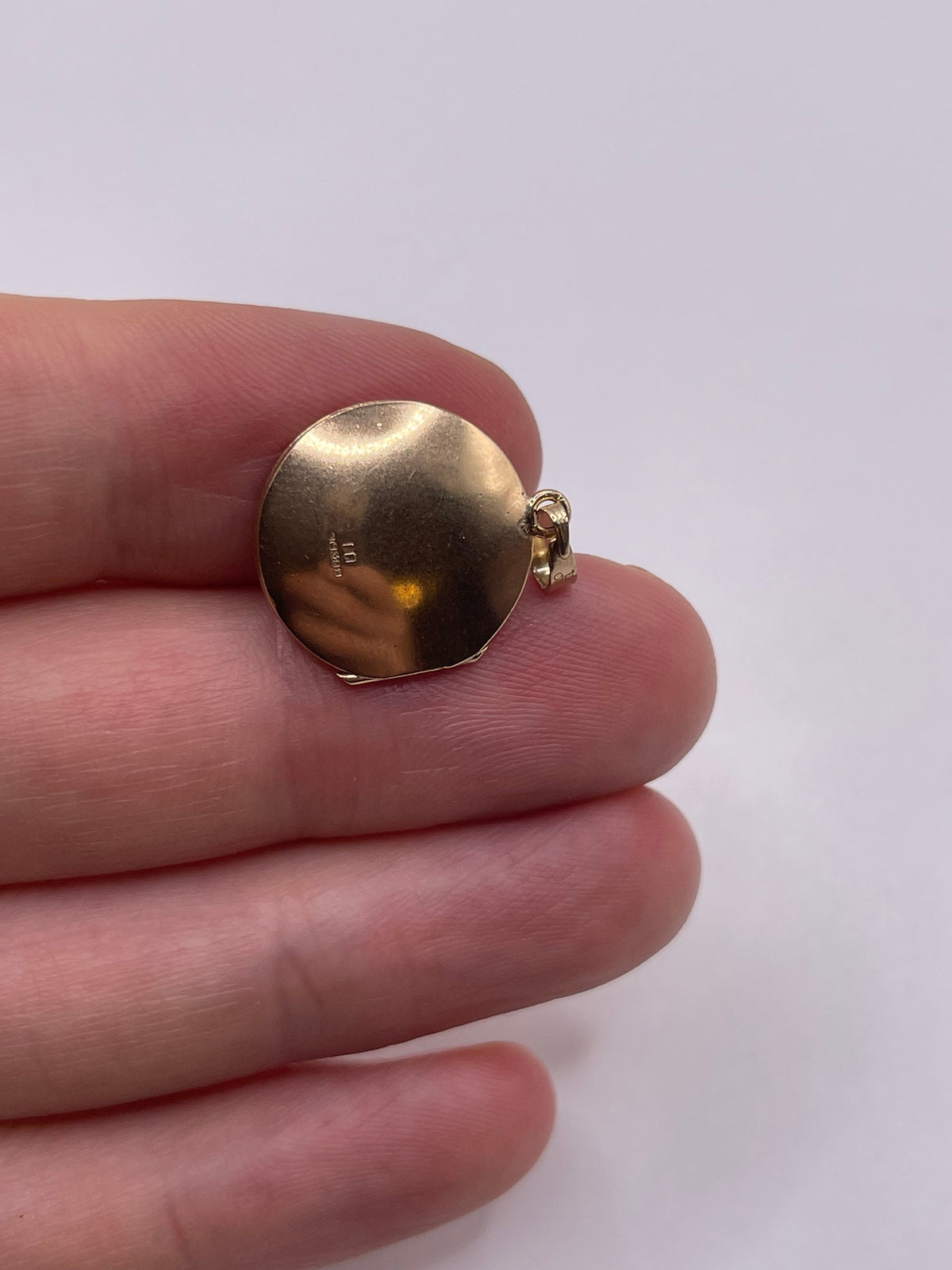 9ct gold locket pendant