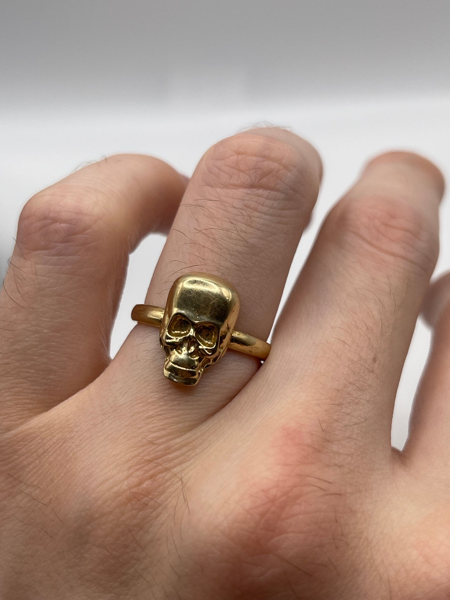 9ct gold skull ring