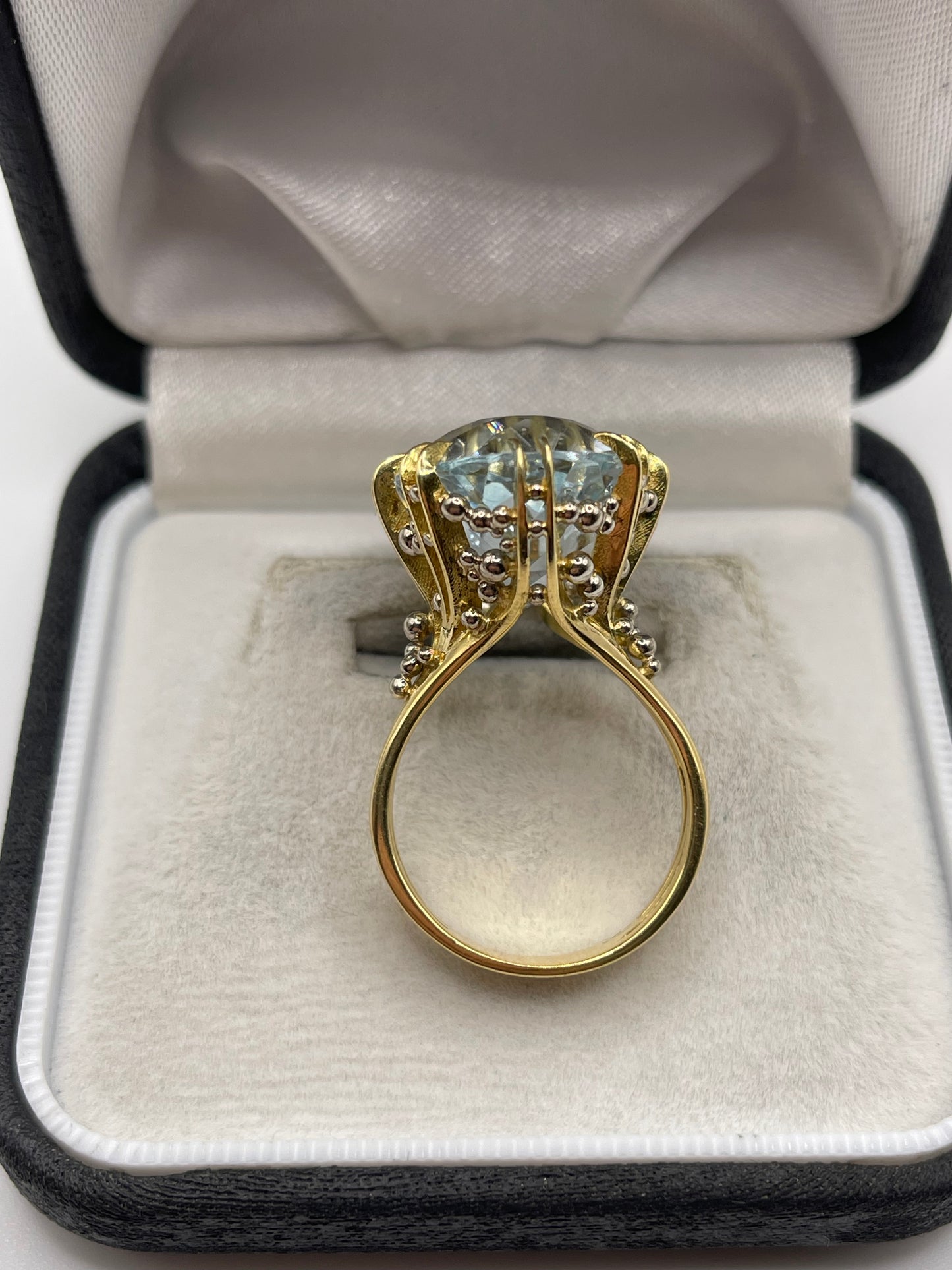 18ct gold blue topaz ring