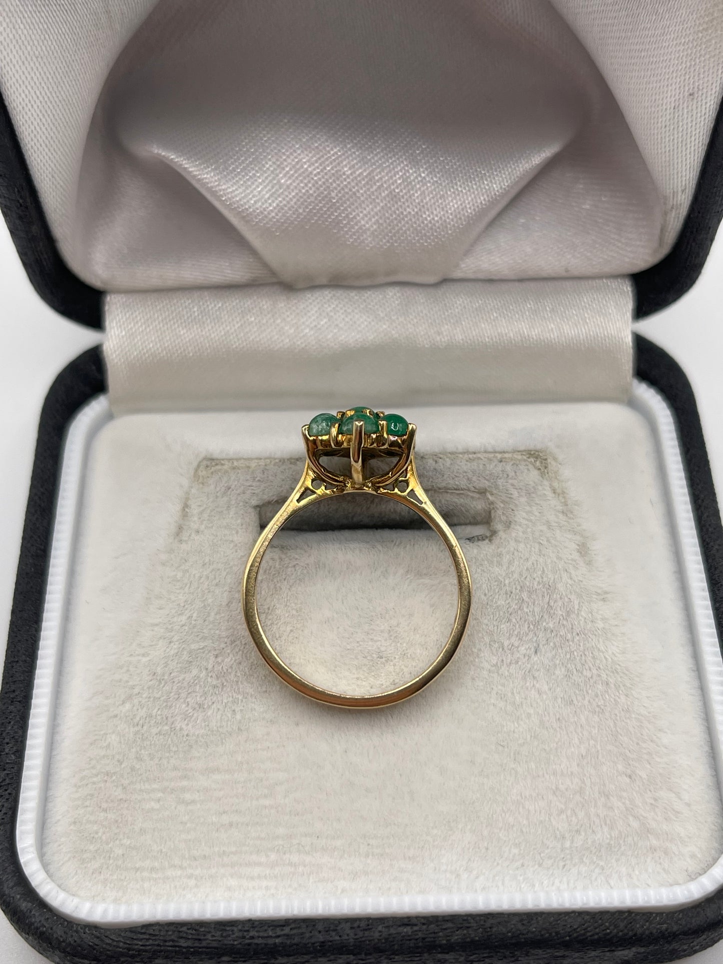 9ct gold cabochon emerald ring