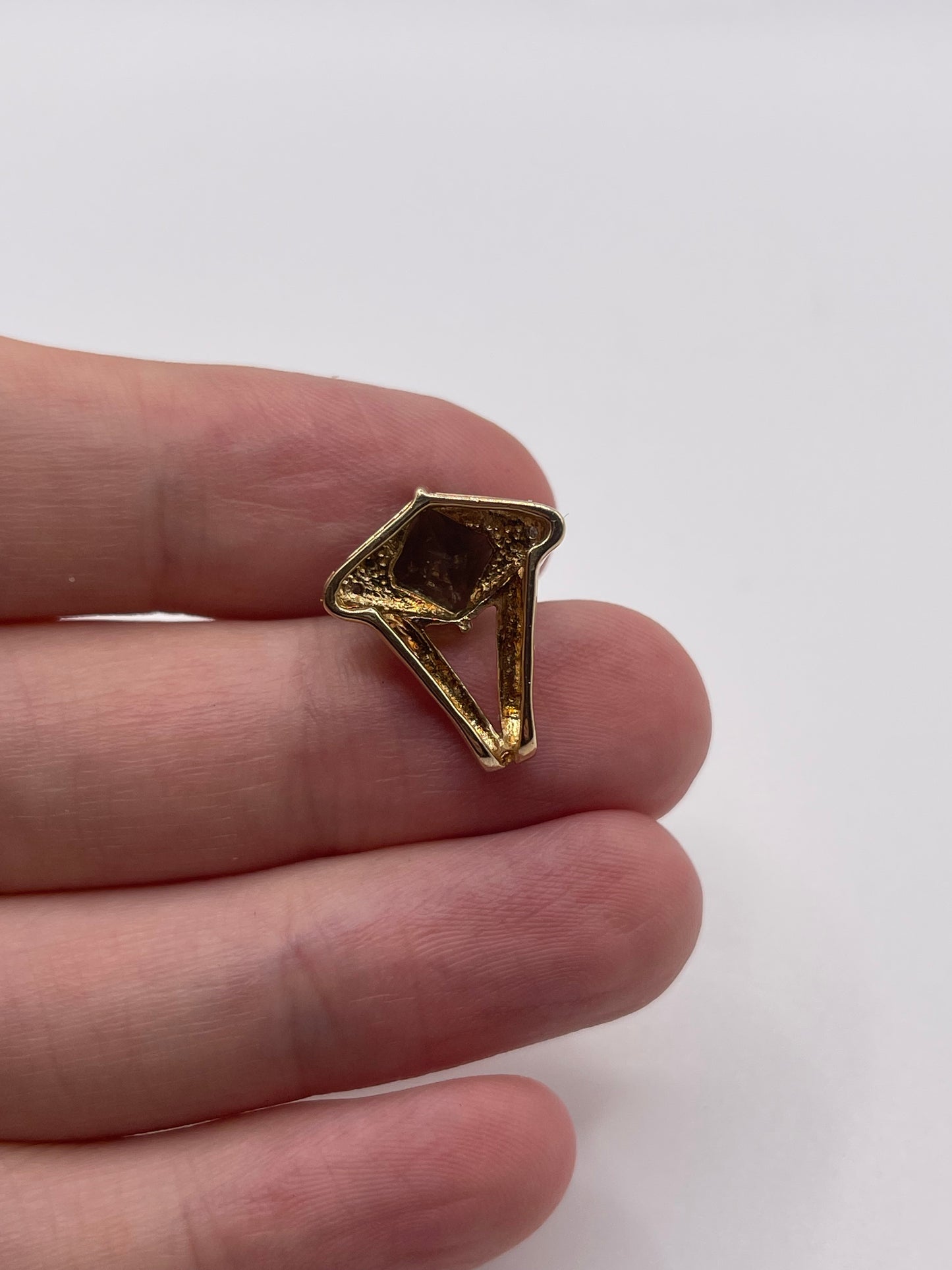 9ct gold quartz and diamond pendant
