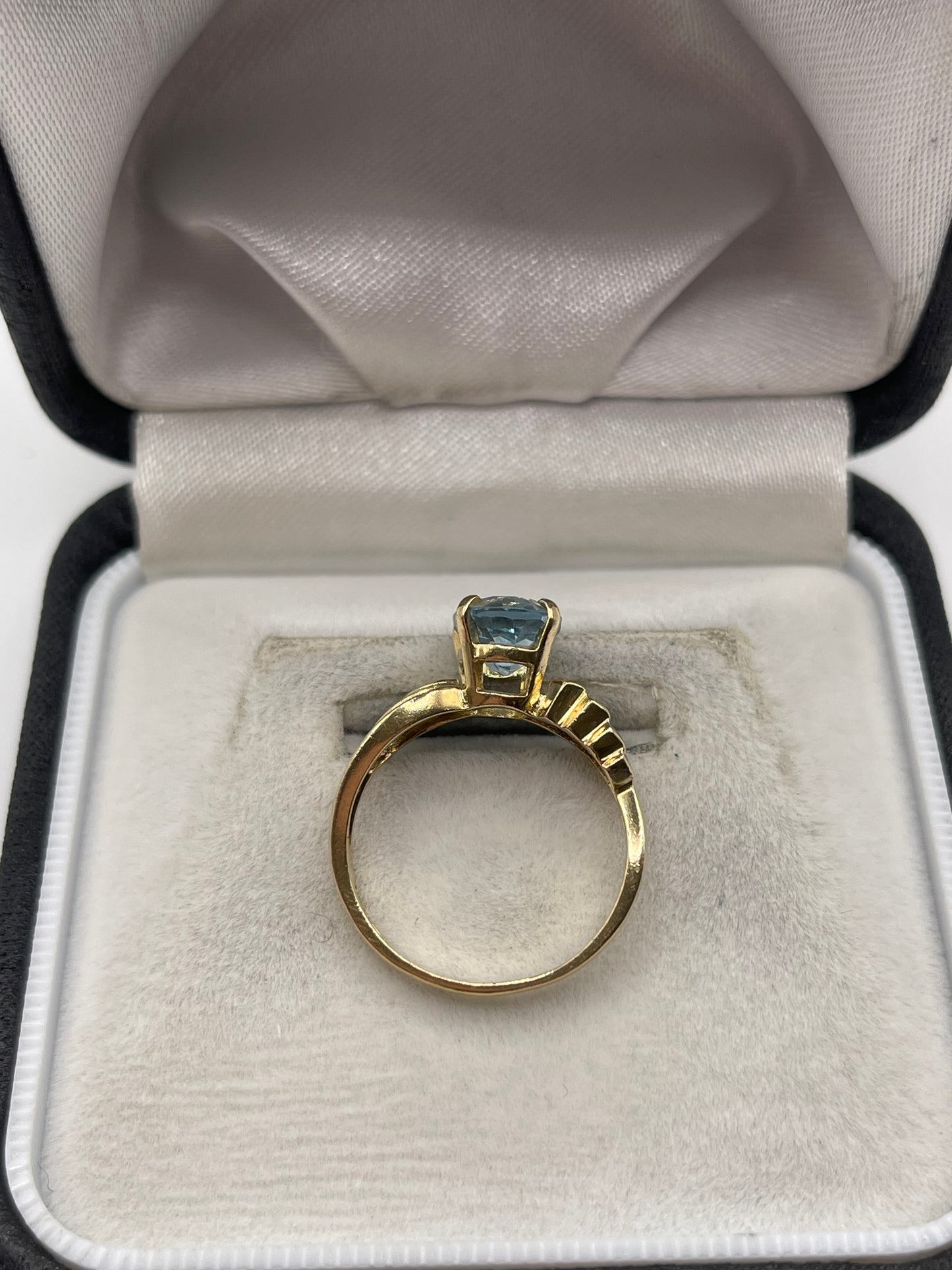 9ct gold topaz ring