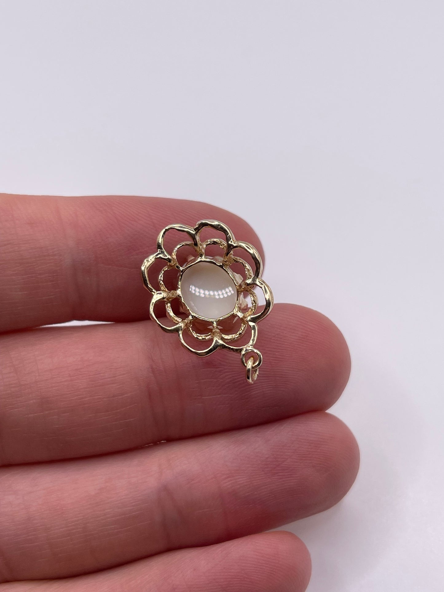 9ct gold opal pendant