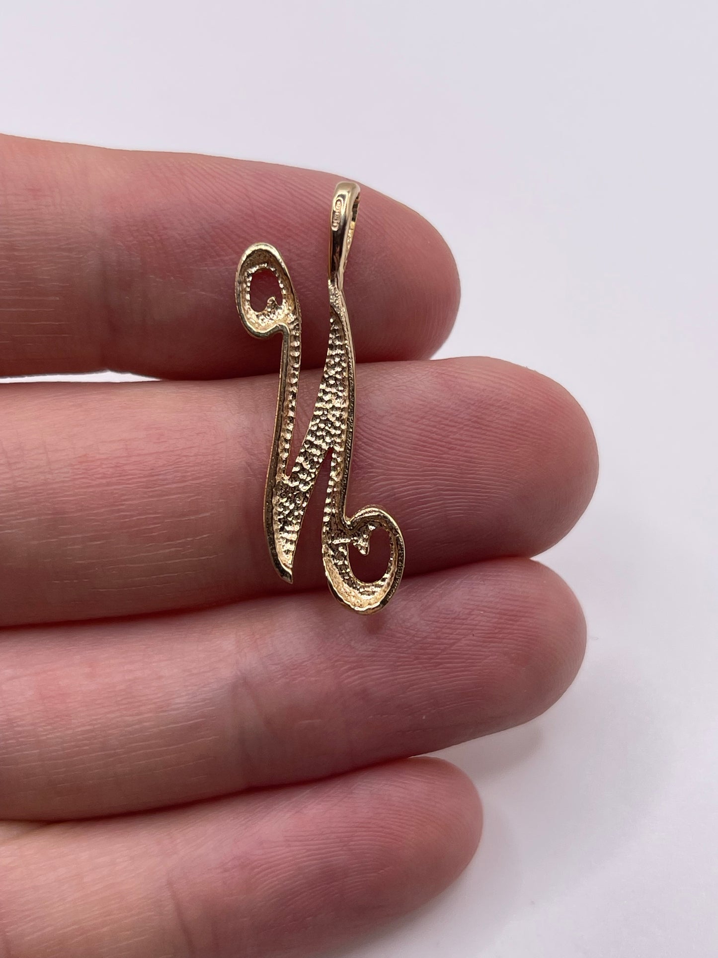 9ct gold initial N pendant