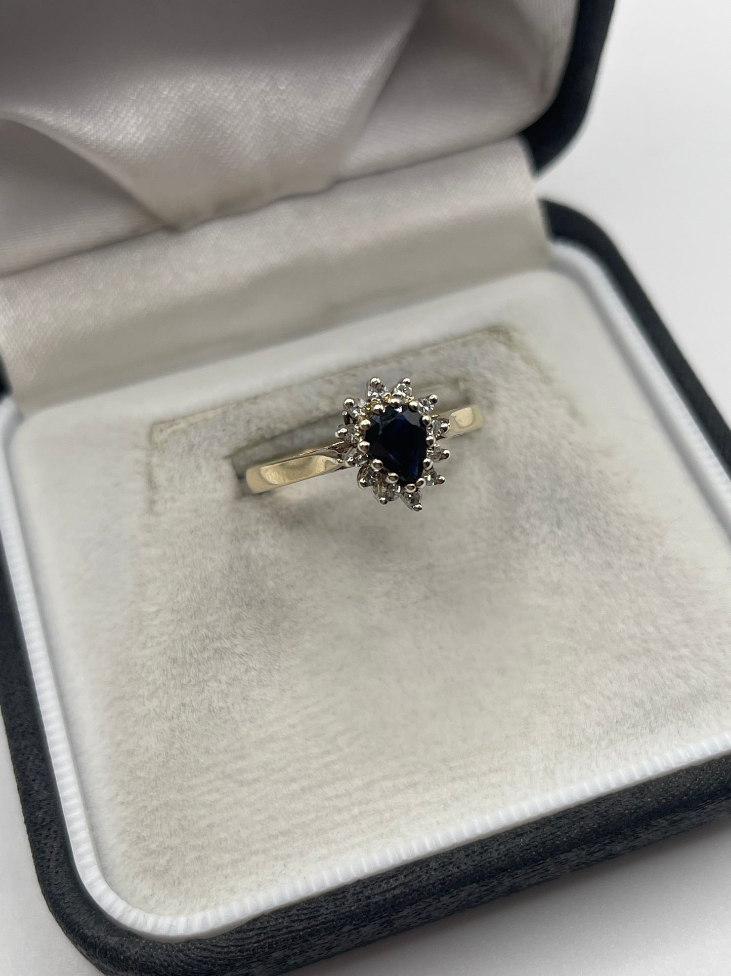 9ct gold sapphire and diamond ring