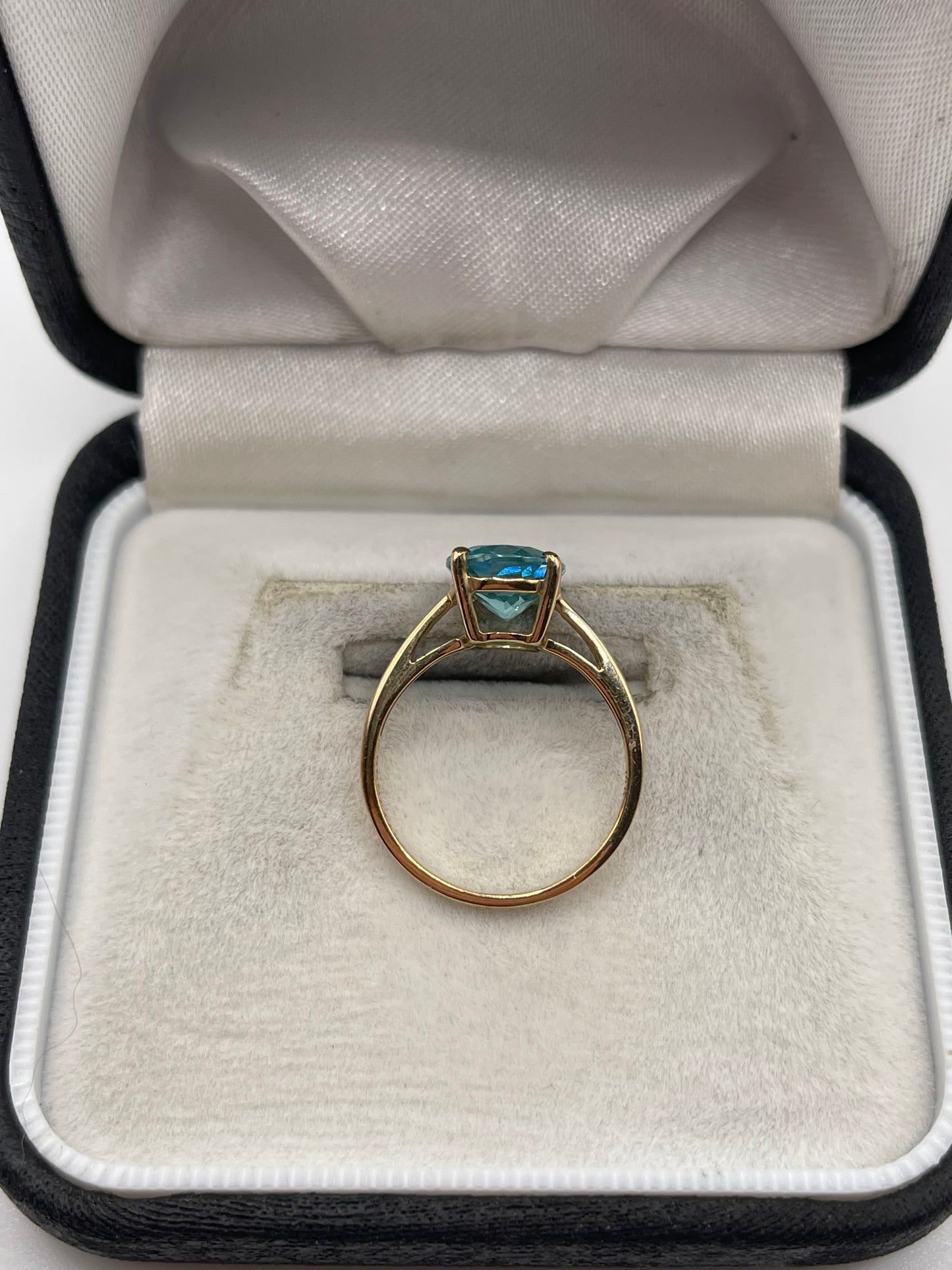 9ct gold quartz ring