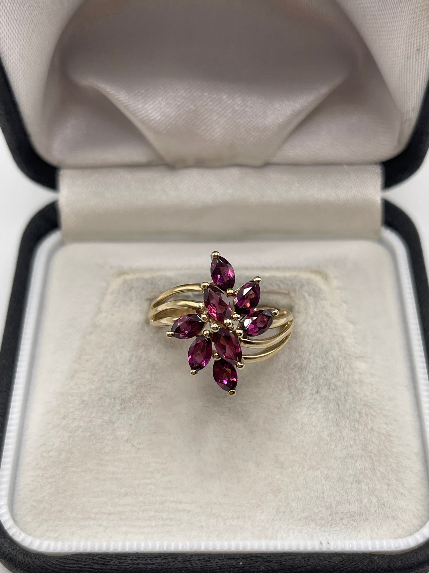 9ct gold garnet cluster ring