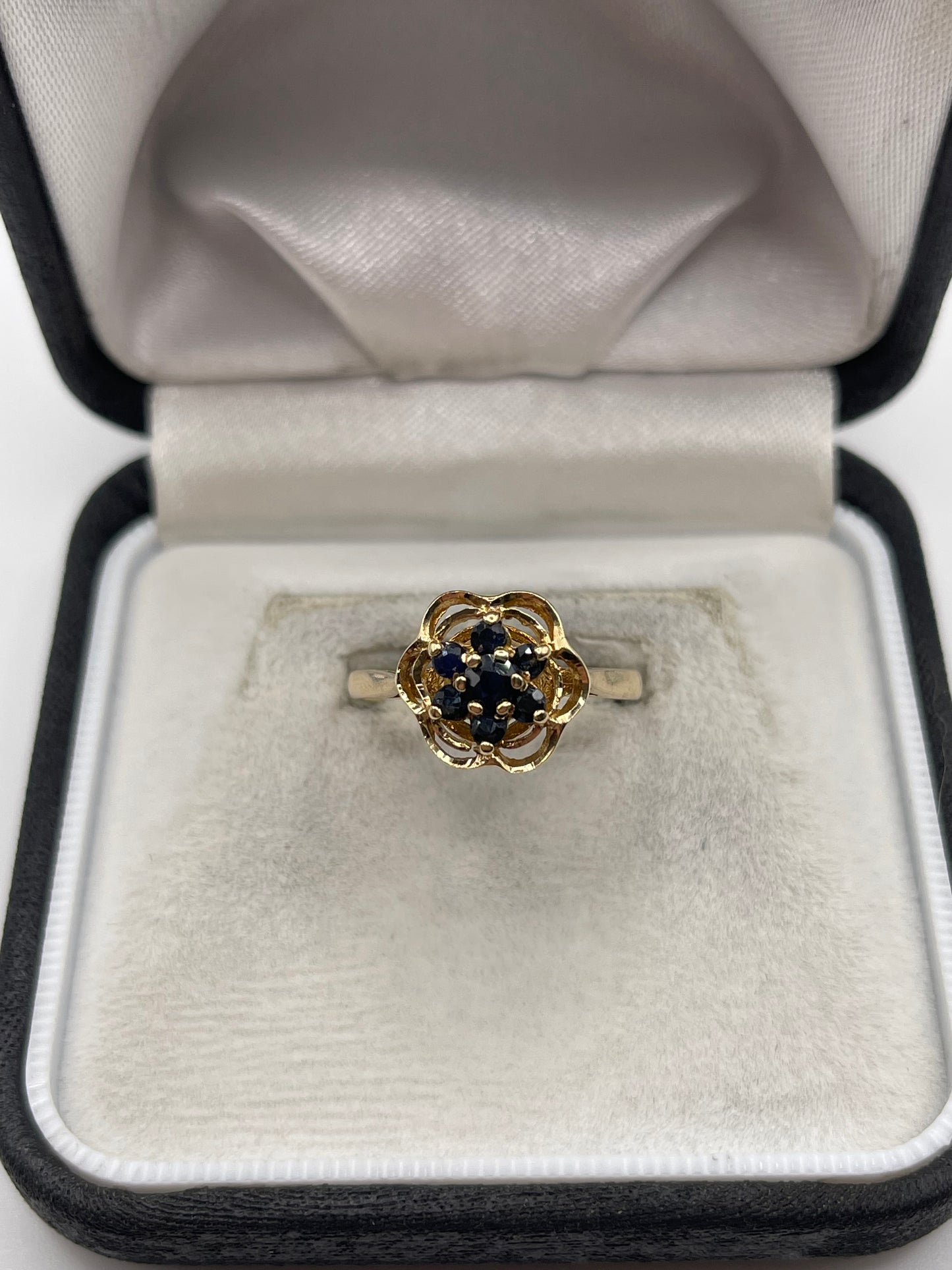 9ct gold sapphire cluster ring