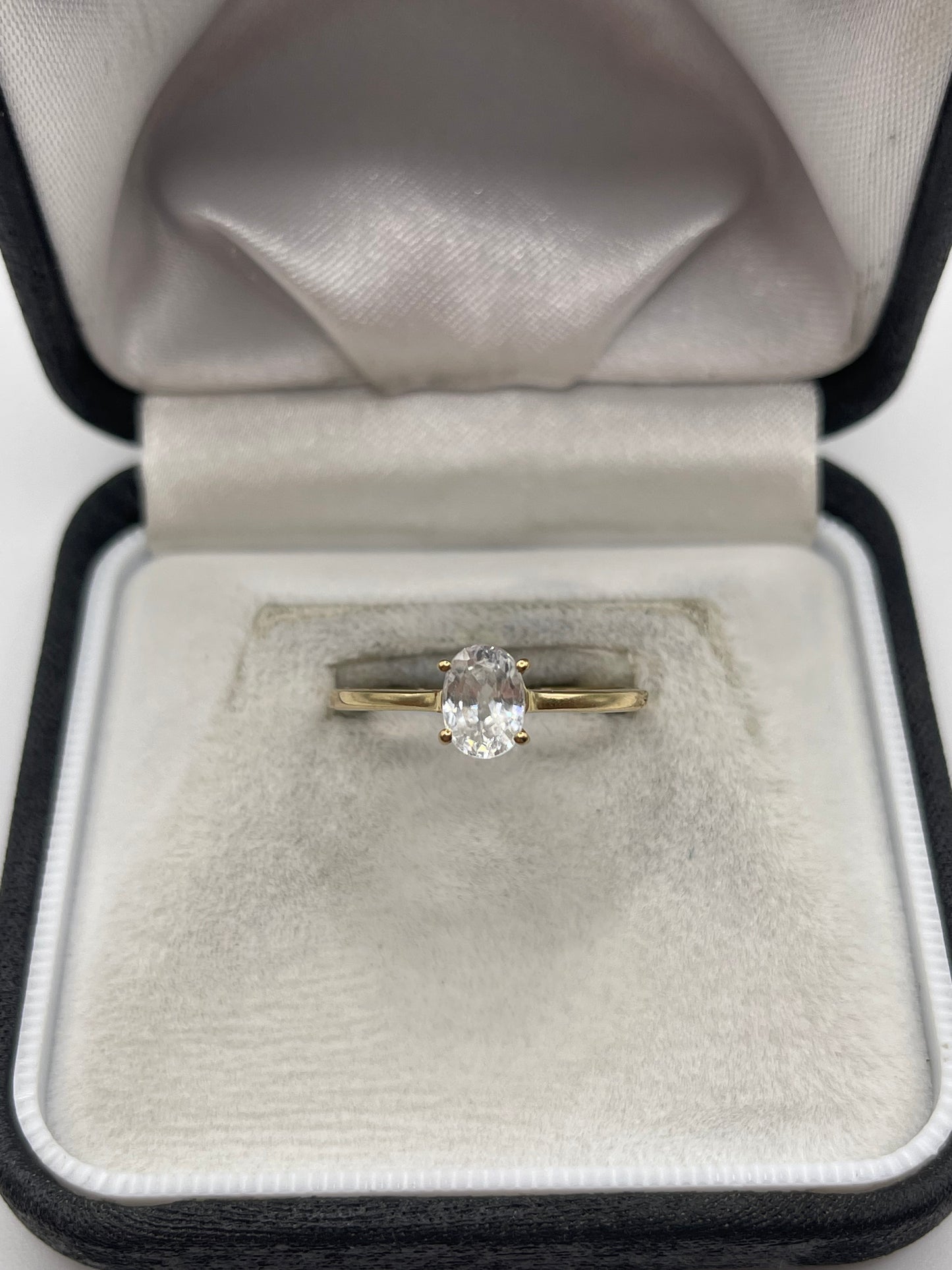9ct gold white zircon ring