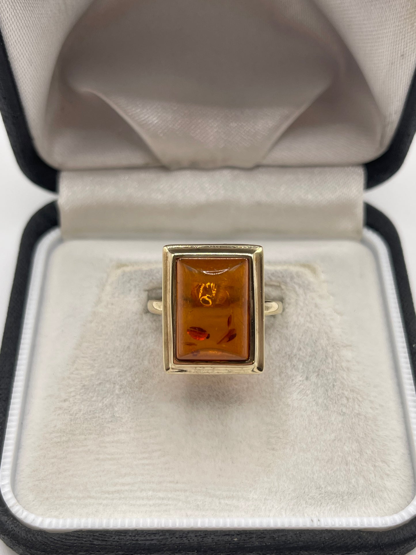 9ct gold amber ring