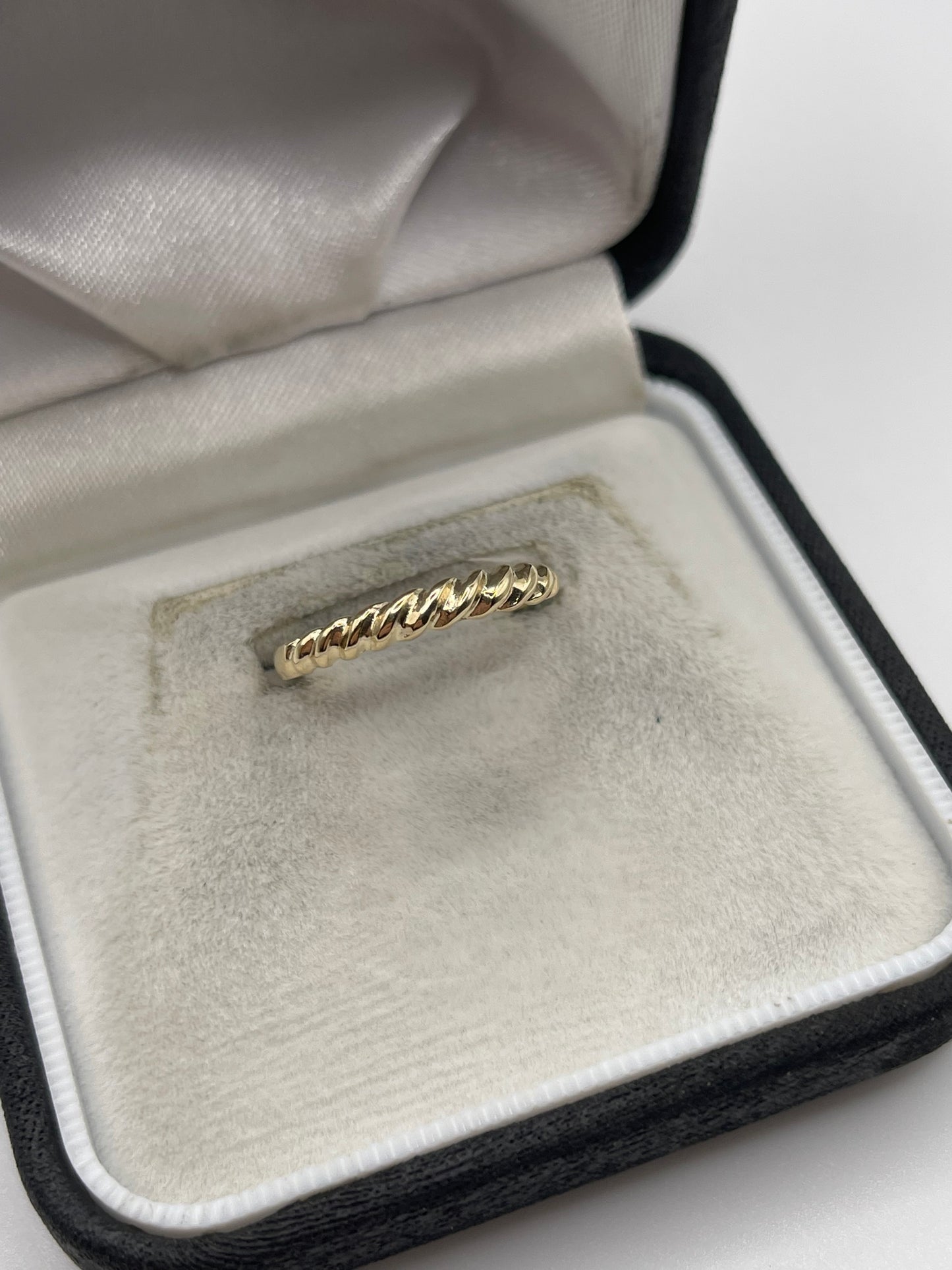 9ct gold croissant ring